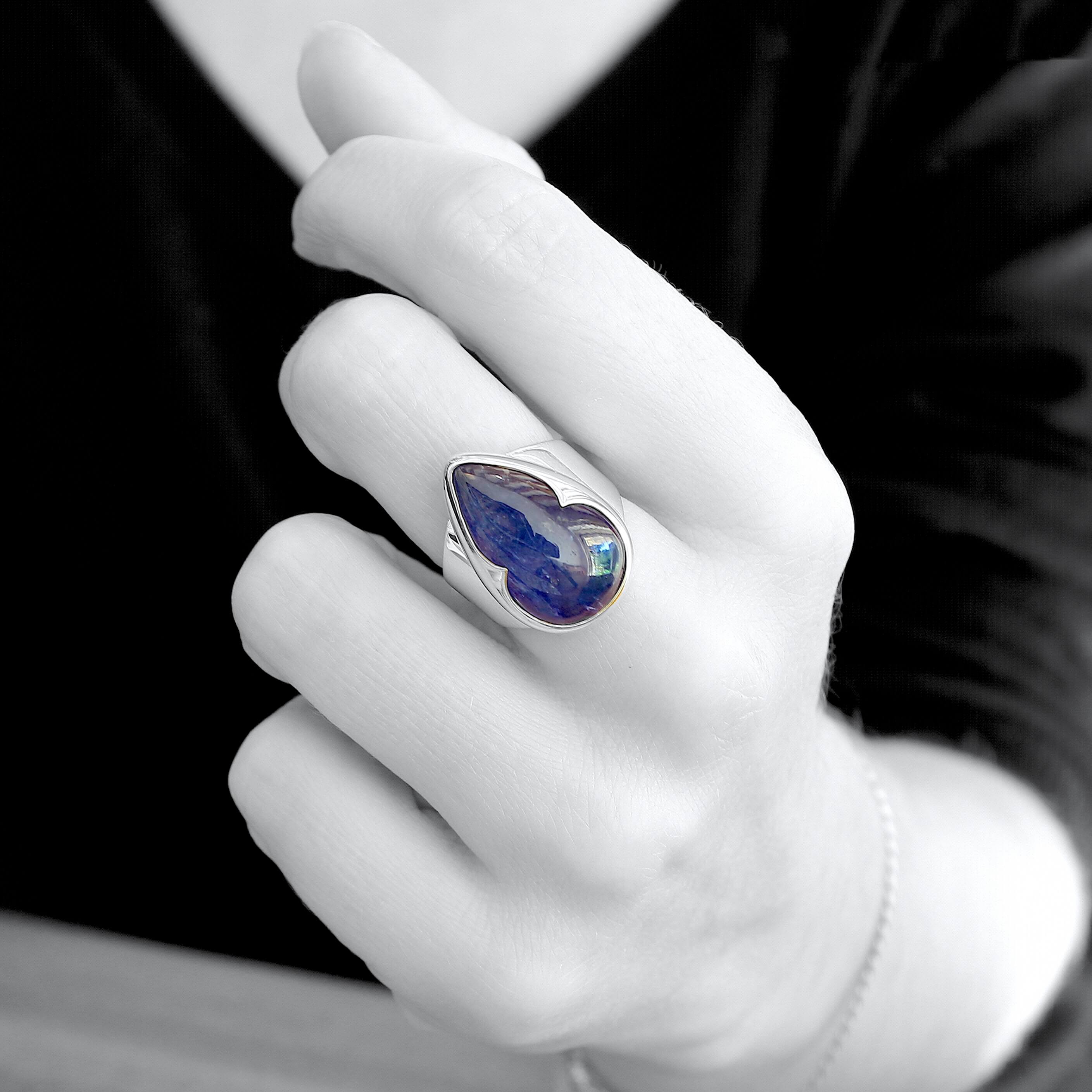 grande bague anneau en argent massif et tanzanite cabochon