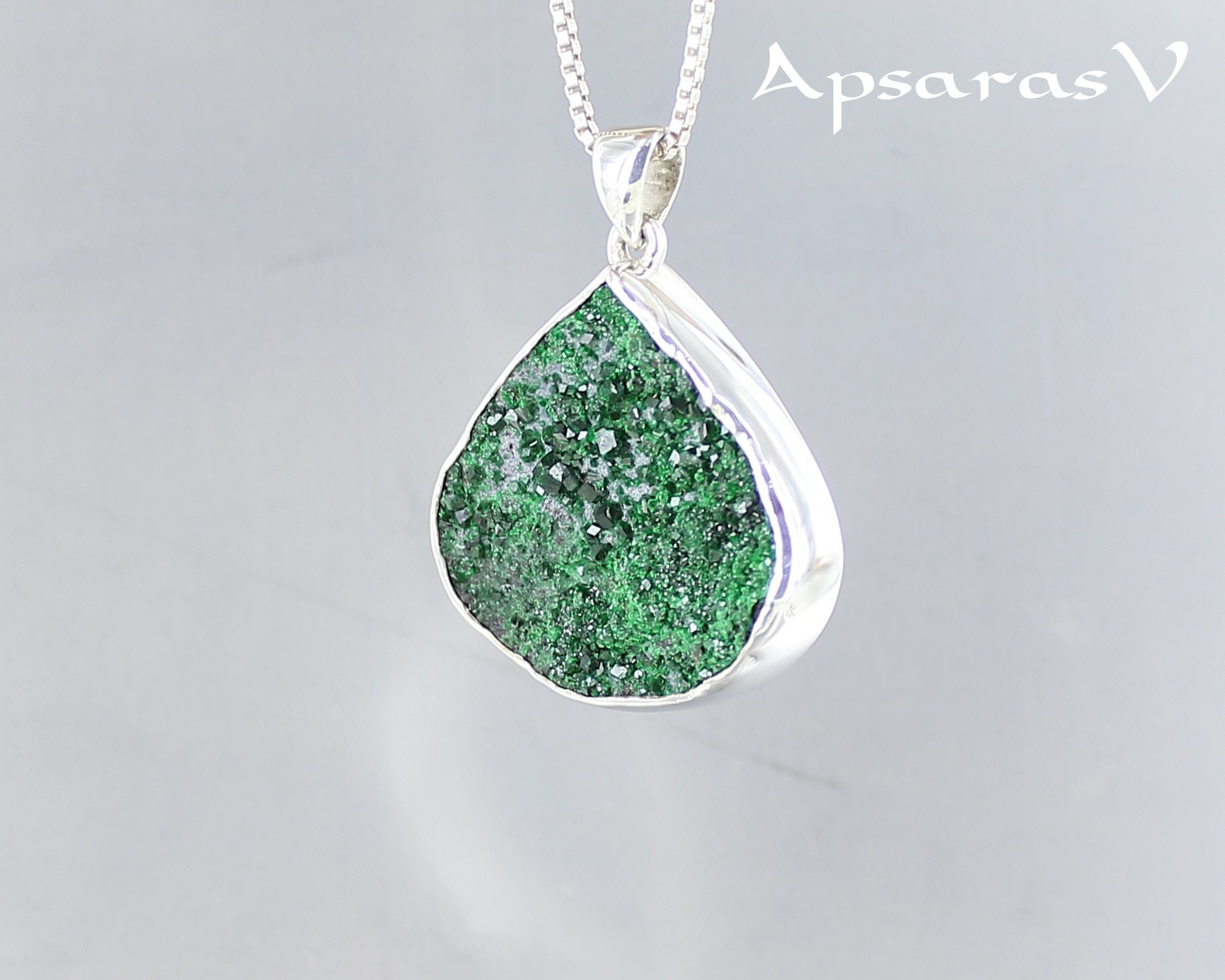 Pendentif en argent massif avec Uvarovite - Essential