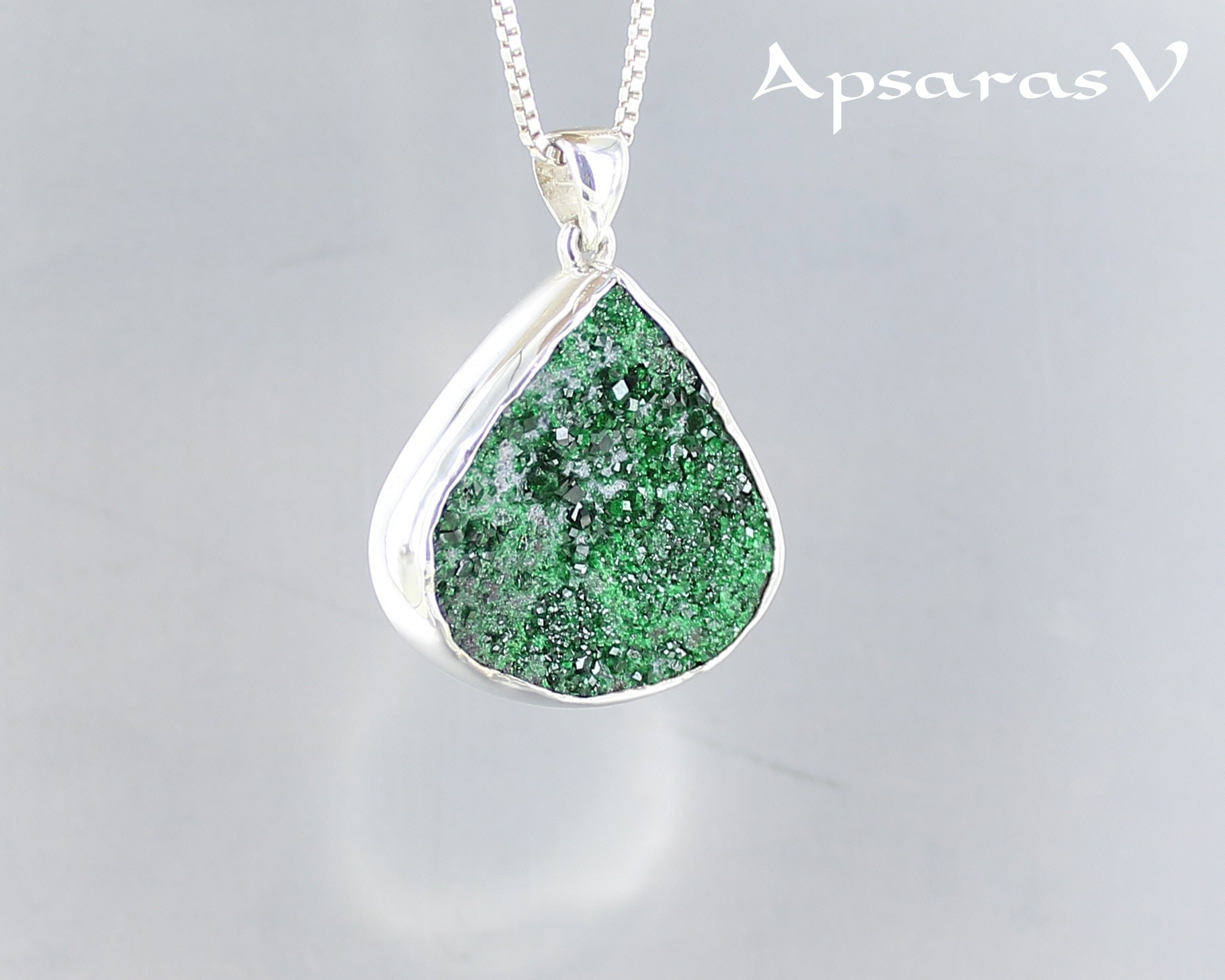 Pendentif en argent massif avec Uvarovite - Essential