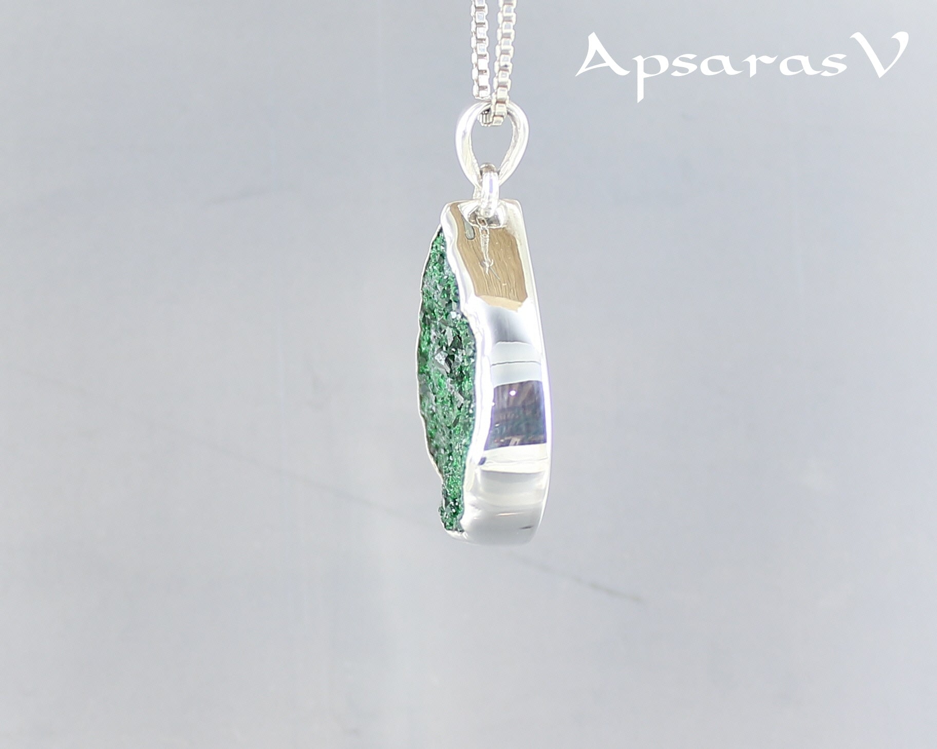 Pendentif en argent massif avec Uvarovite - Essential