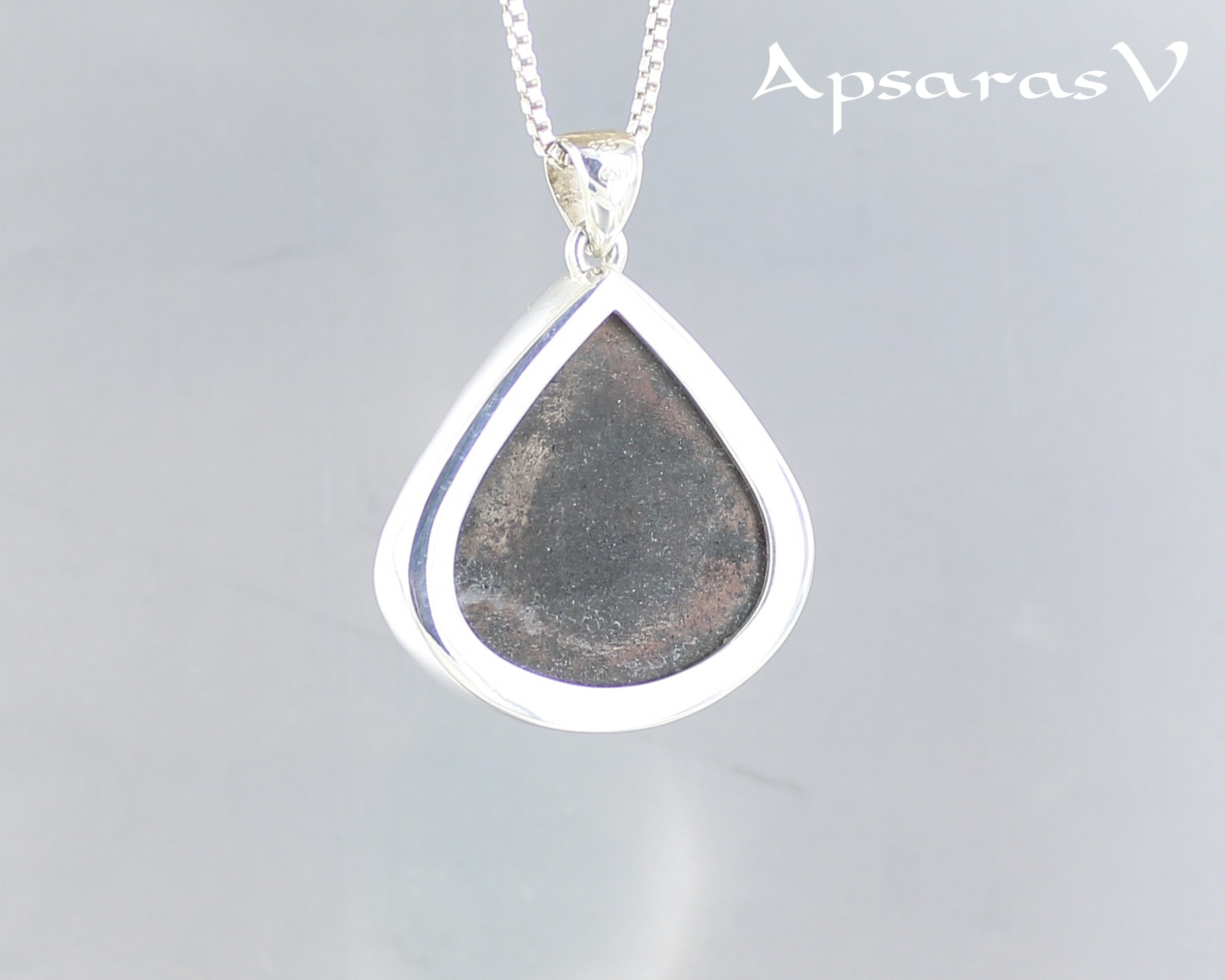 Pendentif en argent massif avec Uvarovite - Essential