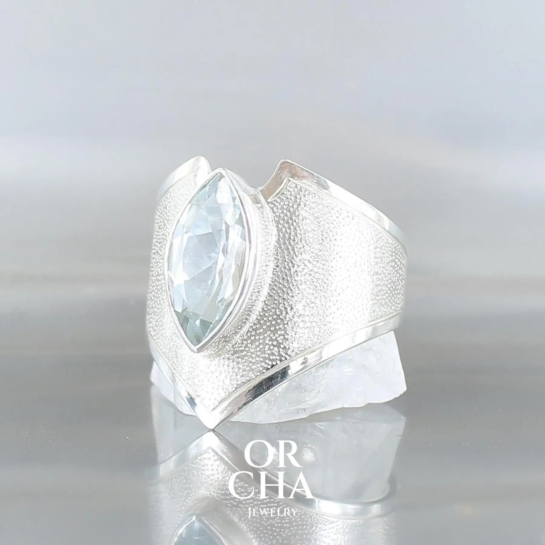 Bague en argent avec Topaze - Bastet