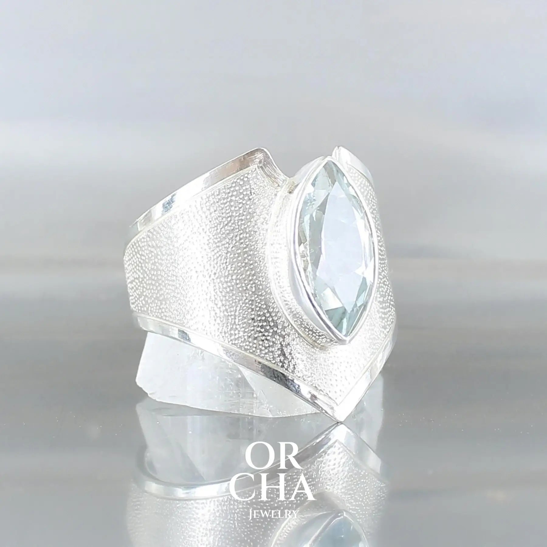 Bague en argent avec Topaze - Bastet