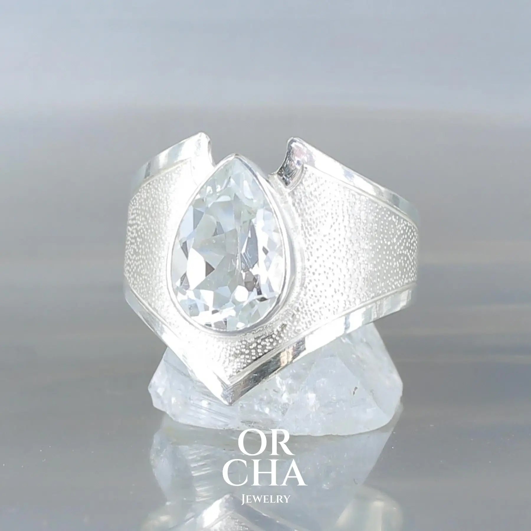Bague en argent avec Topaze - Bastet