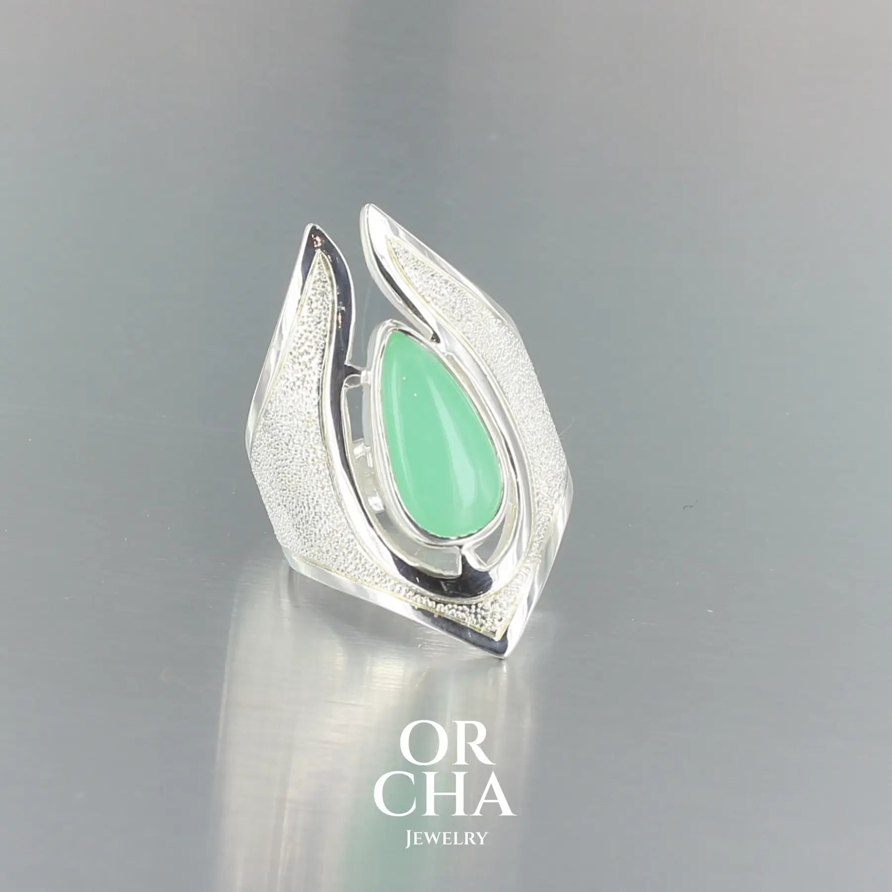 Bague en argent avec Chrysoprase - Bastet
