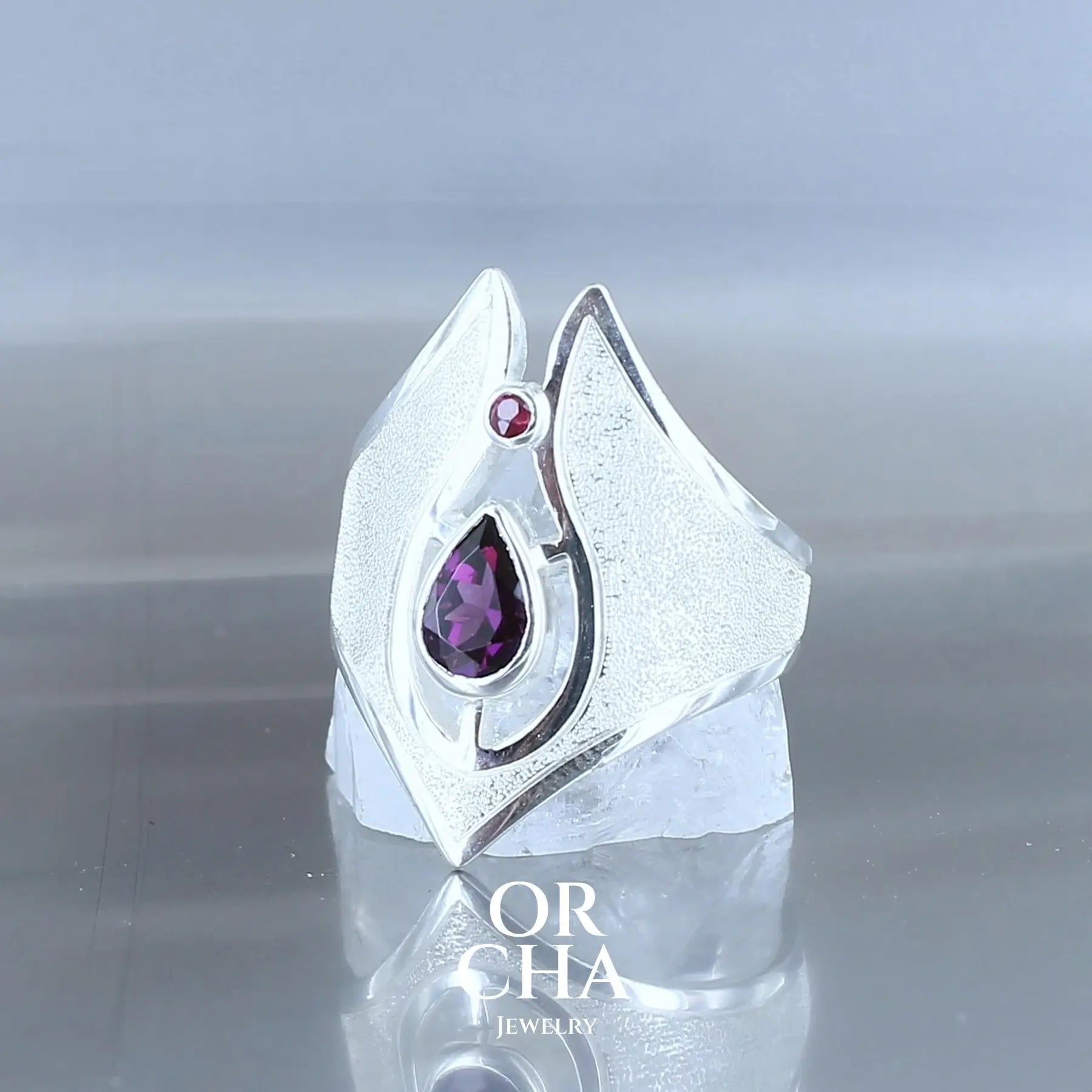 Bague en argent avec Grenat - Bastet