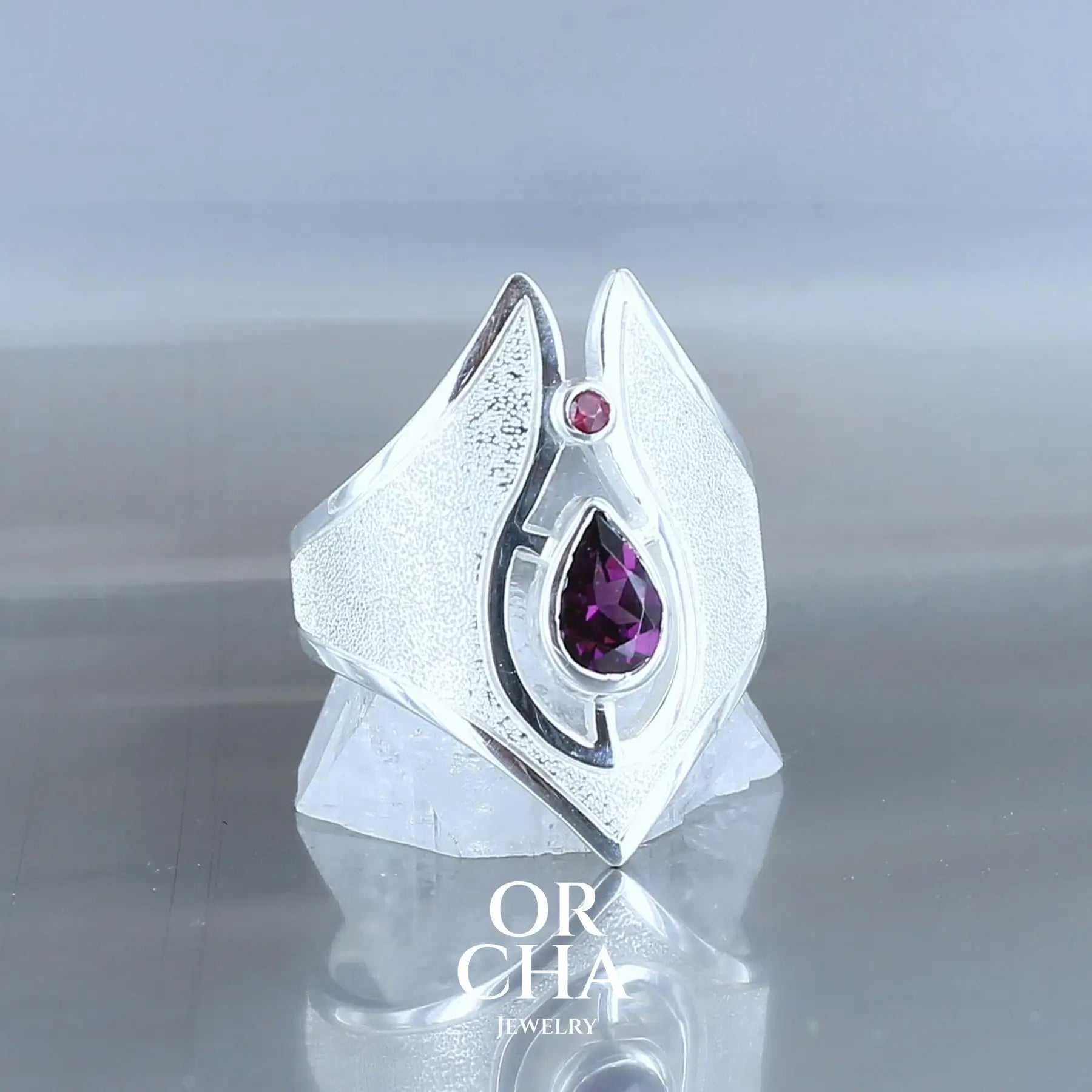 Bague en argent avec Grenat - Bastet