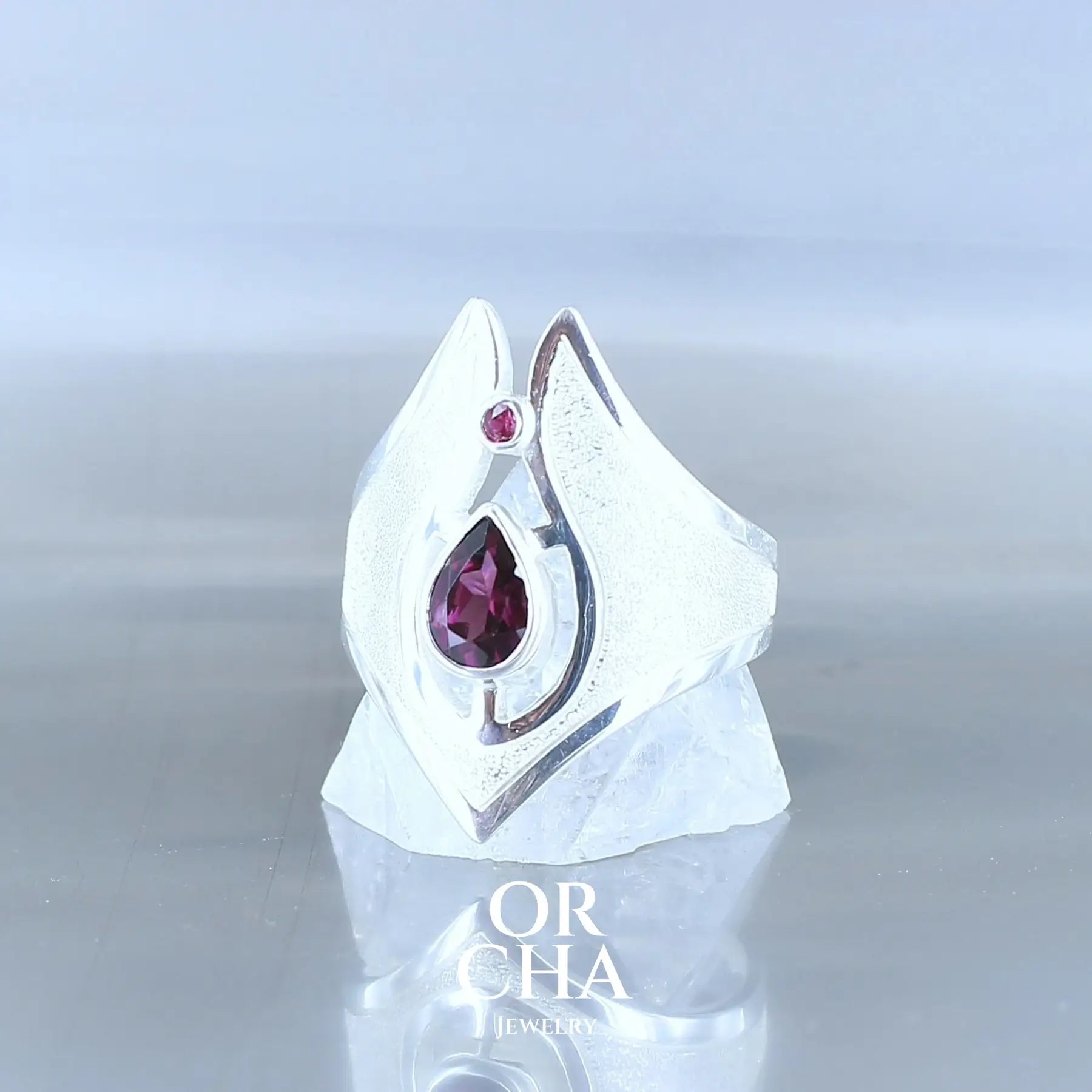 Bague en argent avec Grenat - Bastet