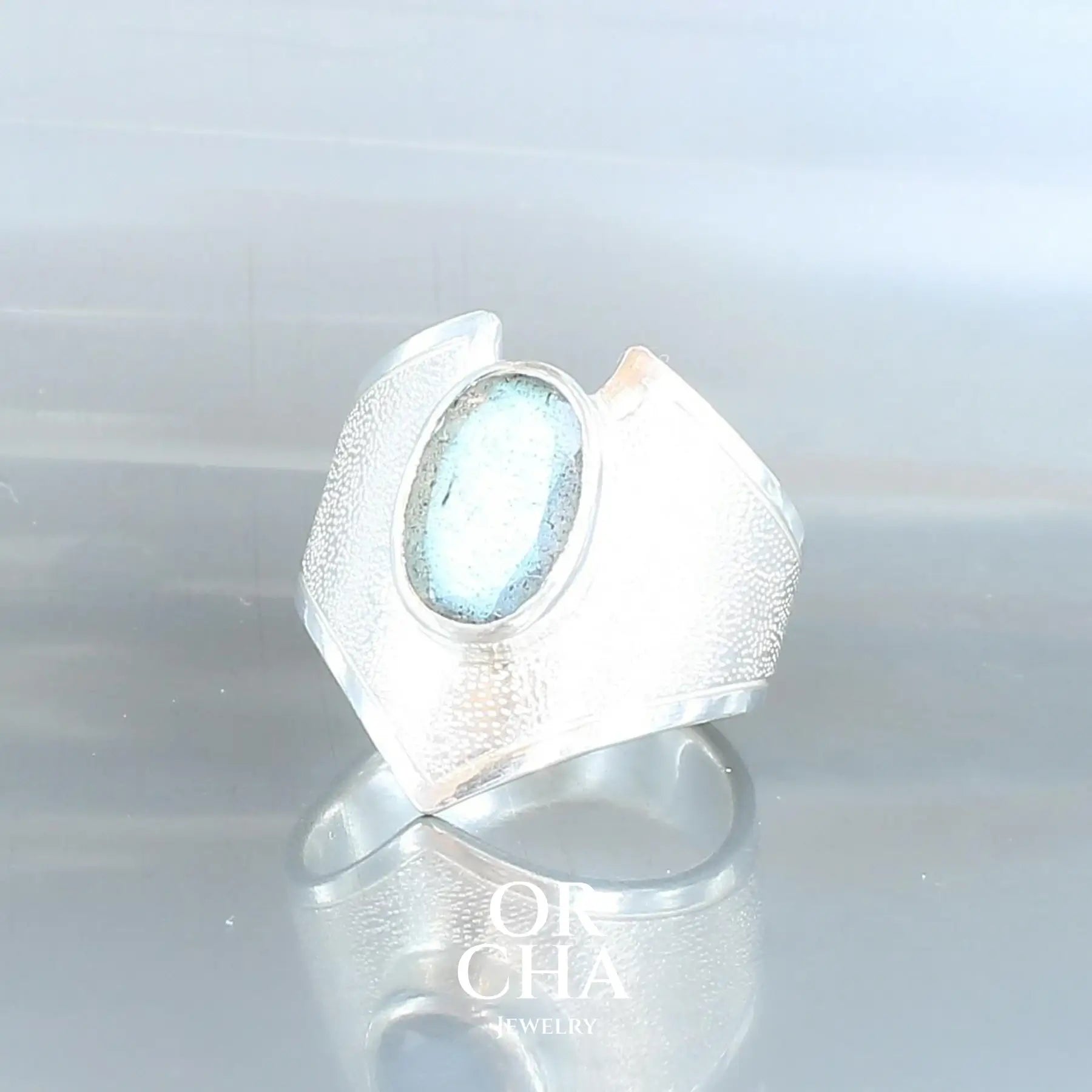 Bague en argent avec Labradorite - Bastet