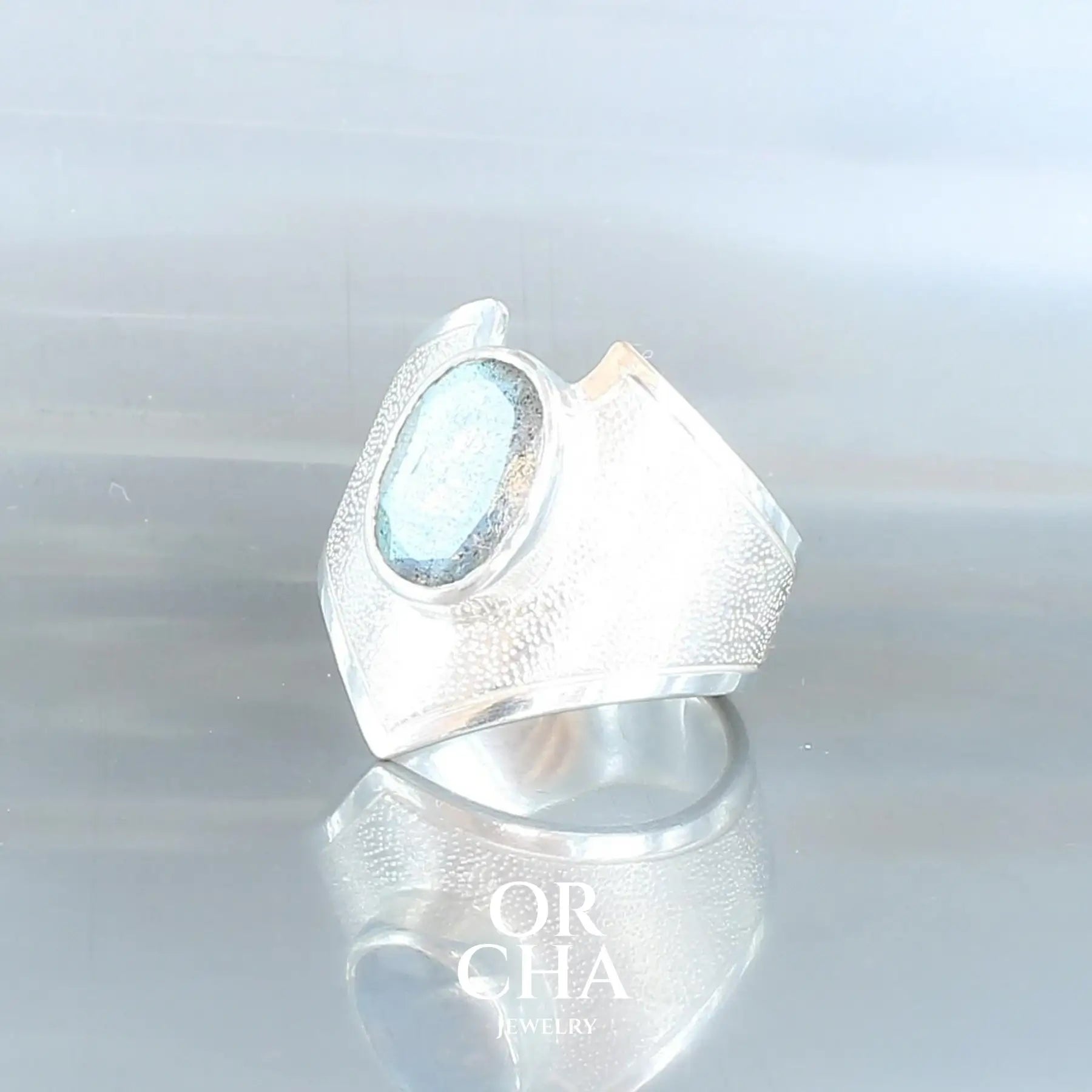 Bague en argent avec Labradorite - Bastet