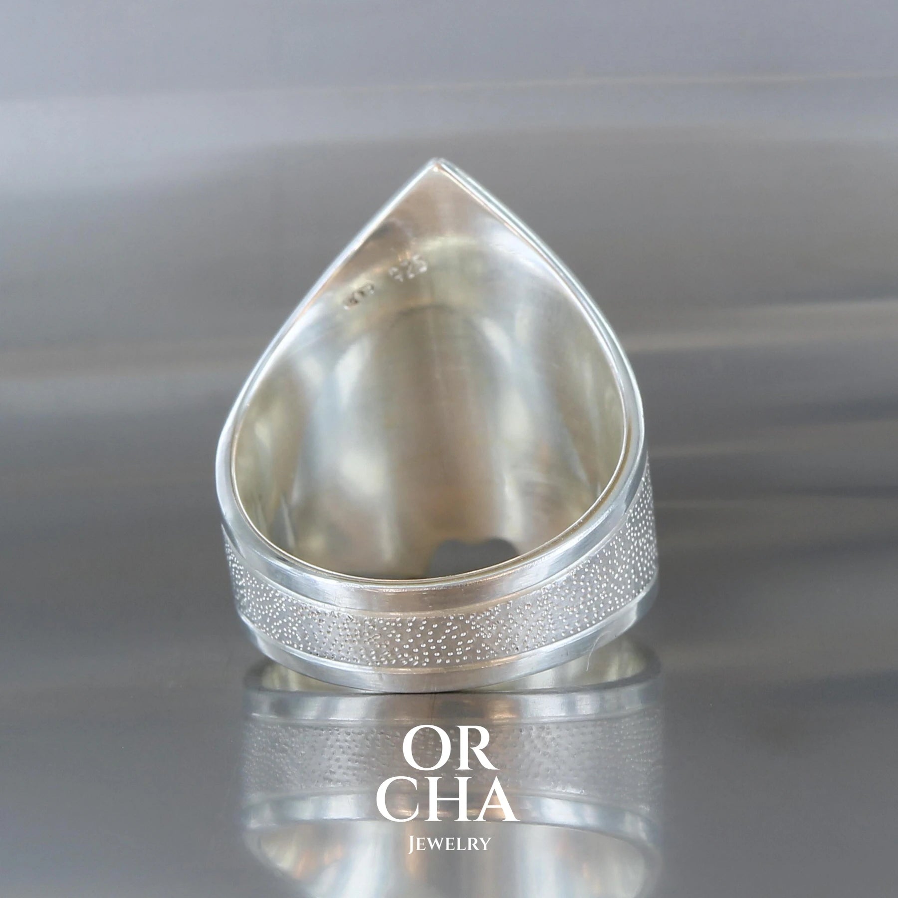 Bague en argent avec Préhnite - Bastet