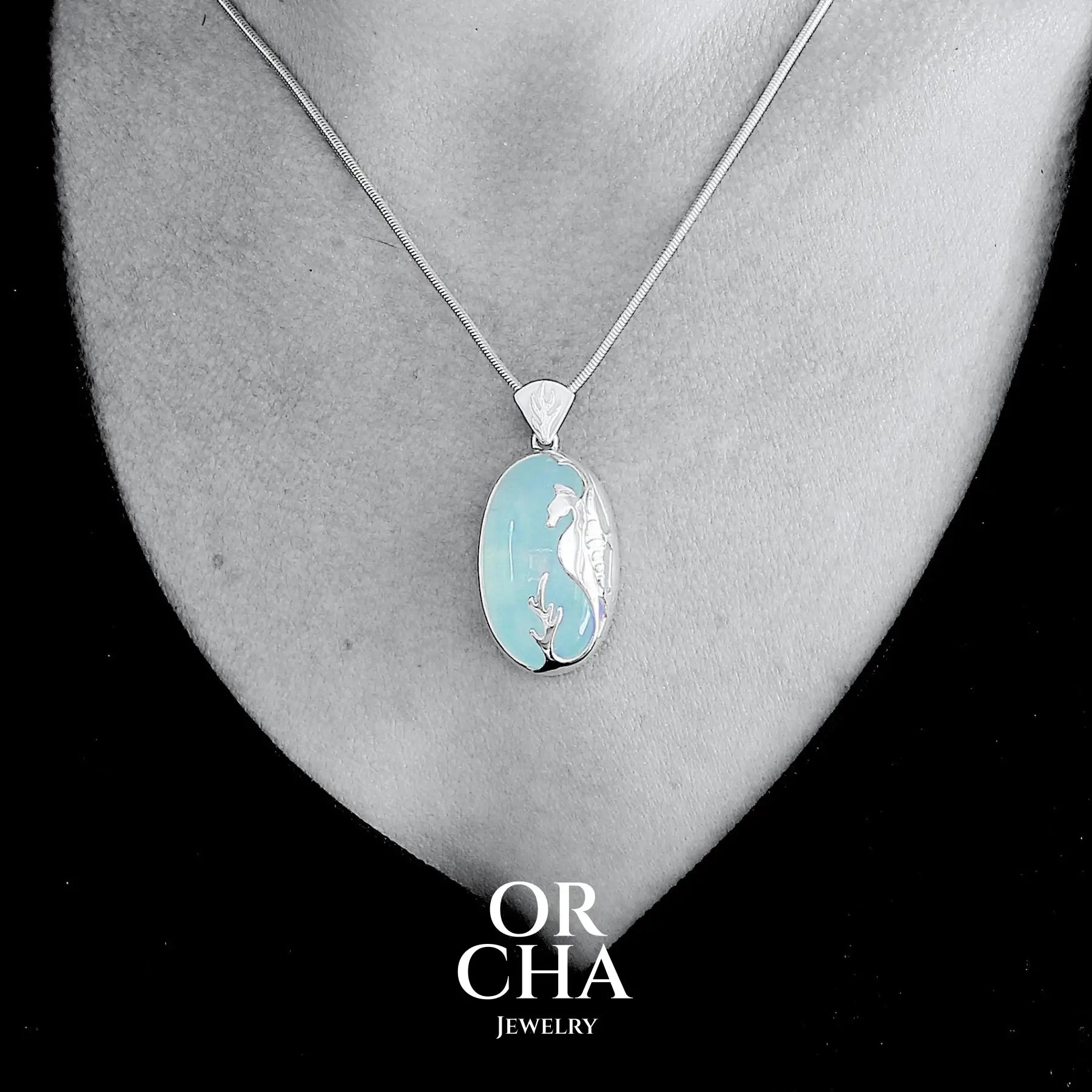 Seahorse Pendant with Aquamarine - Wild