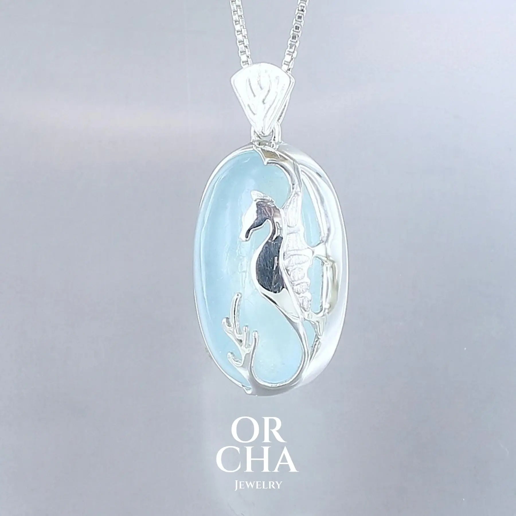 Seahorse Pendant with Aquamarine - Wild