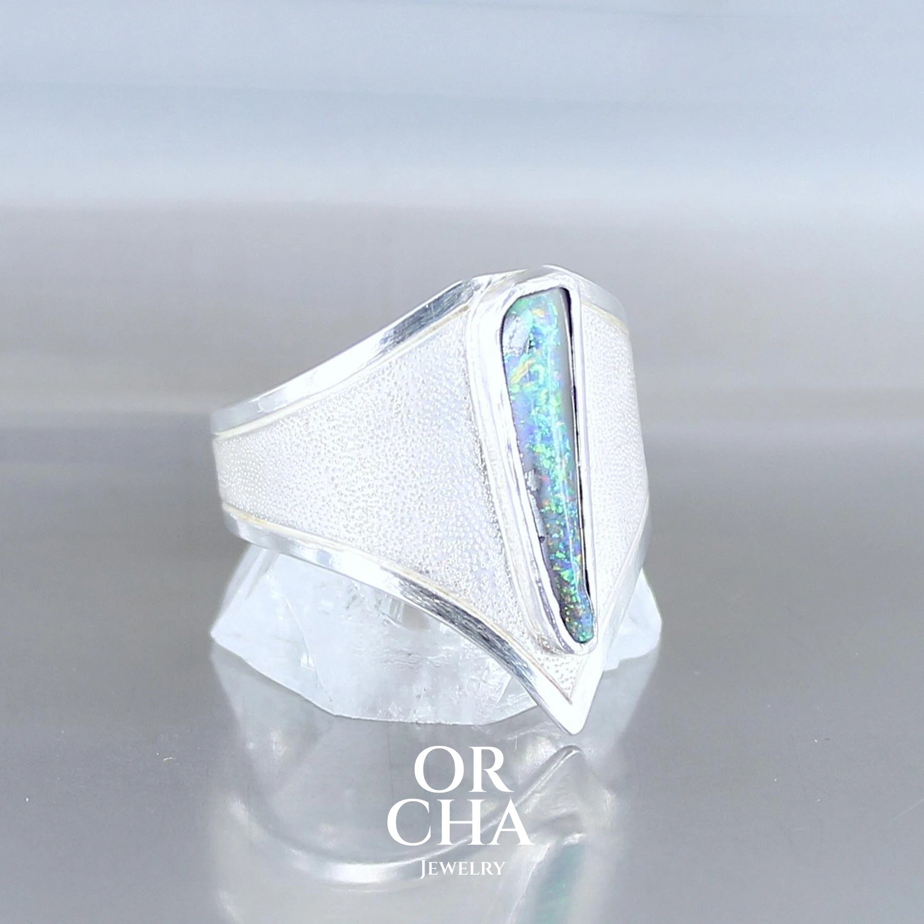 Bague en argent avec Opale - Bastet