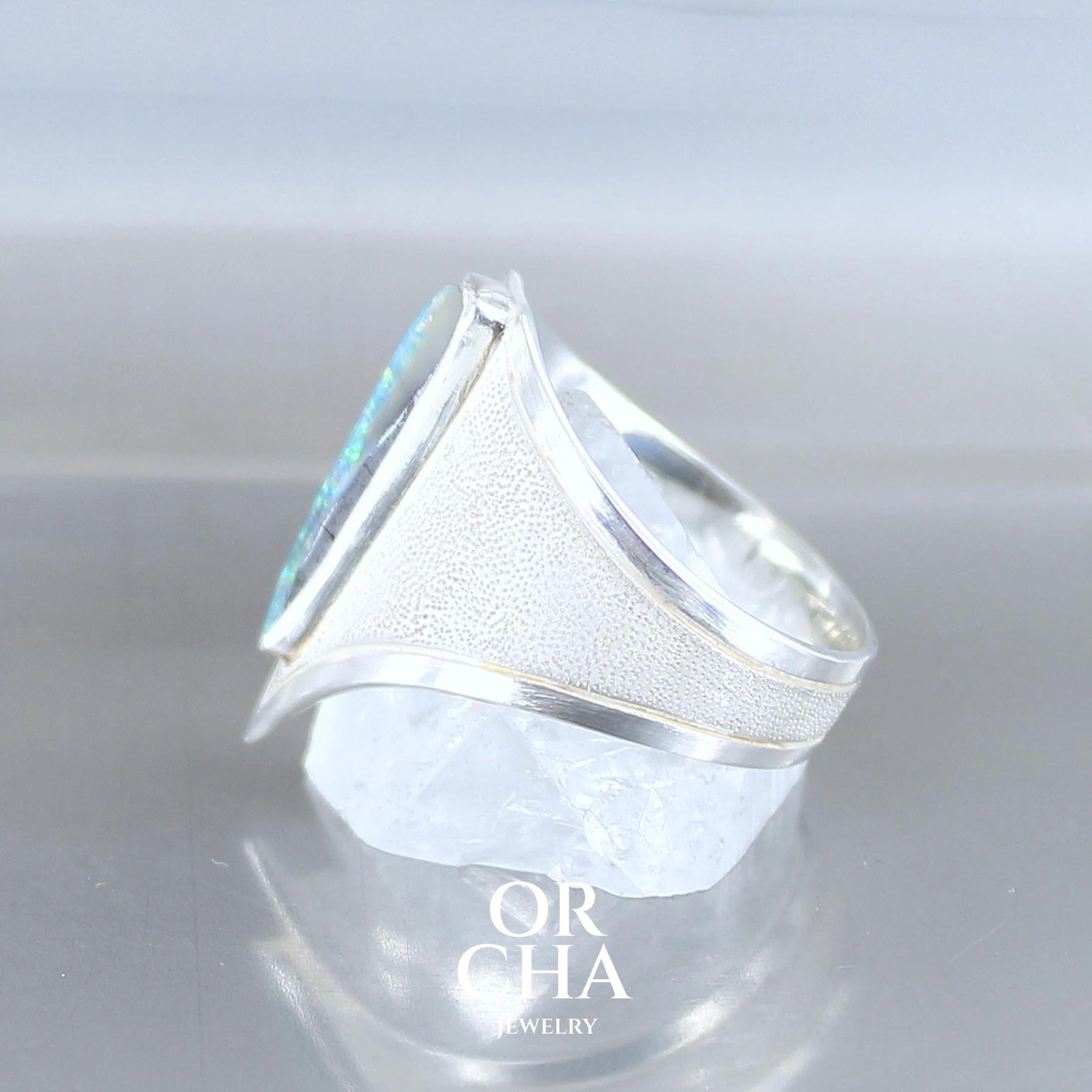 Bague en argent avec Opale - Bastet