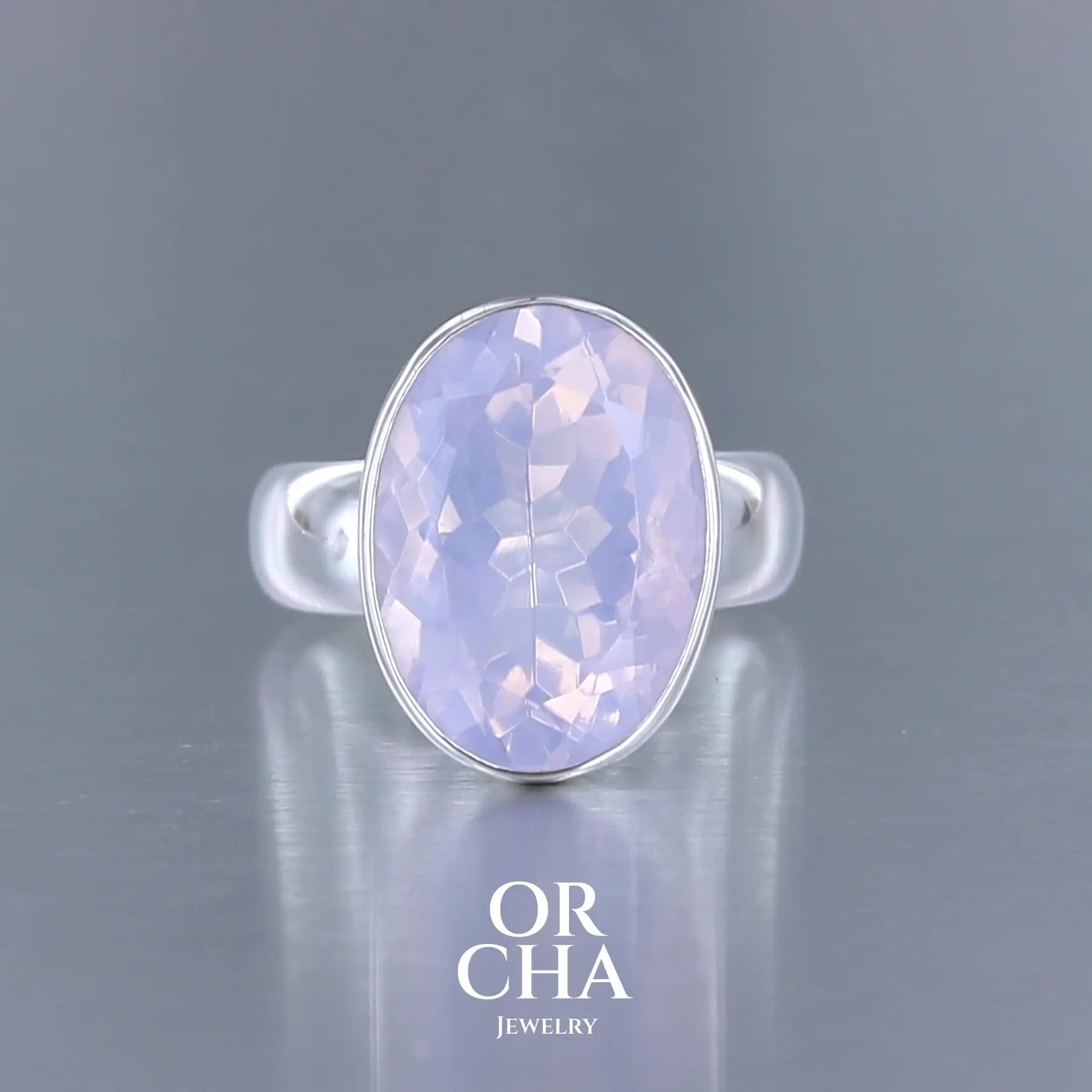 Bague cocktail ovale en argent massif et Quartz lavande