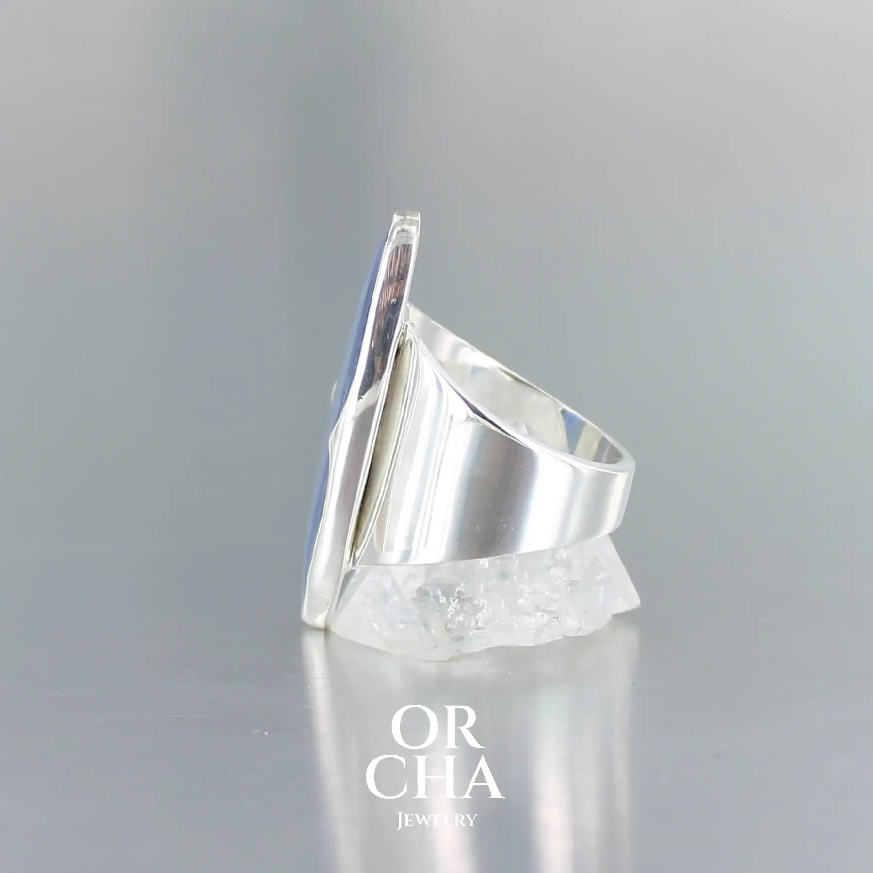 Réservée. Bague en argent avec Cyanite - Orcha
