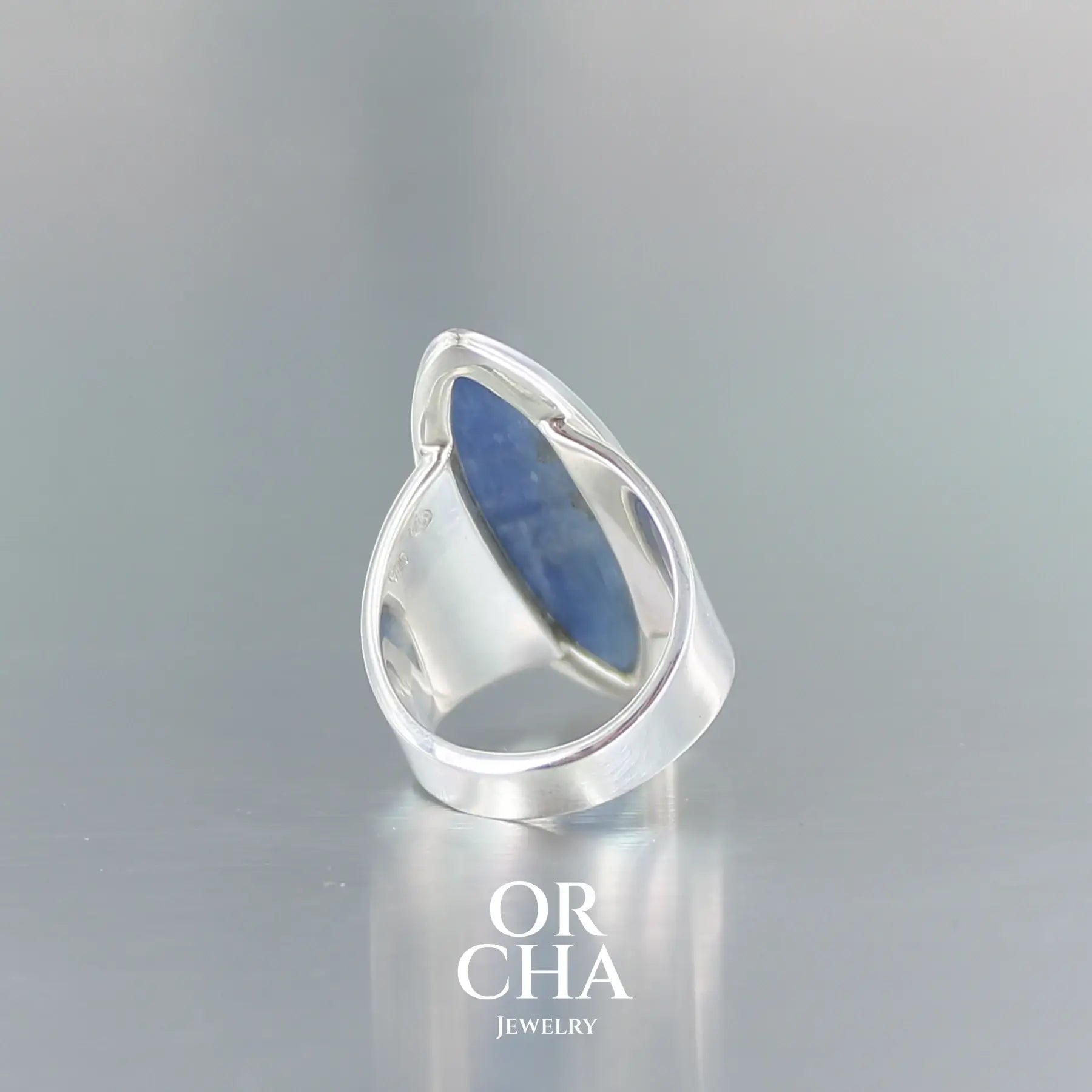 Réservée. Bague en argent avec Cyanite - Orcha