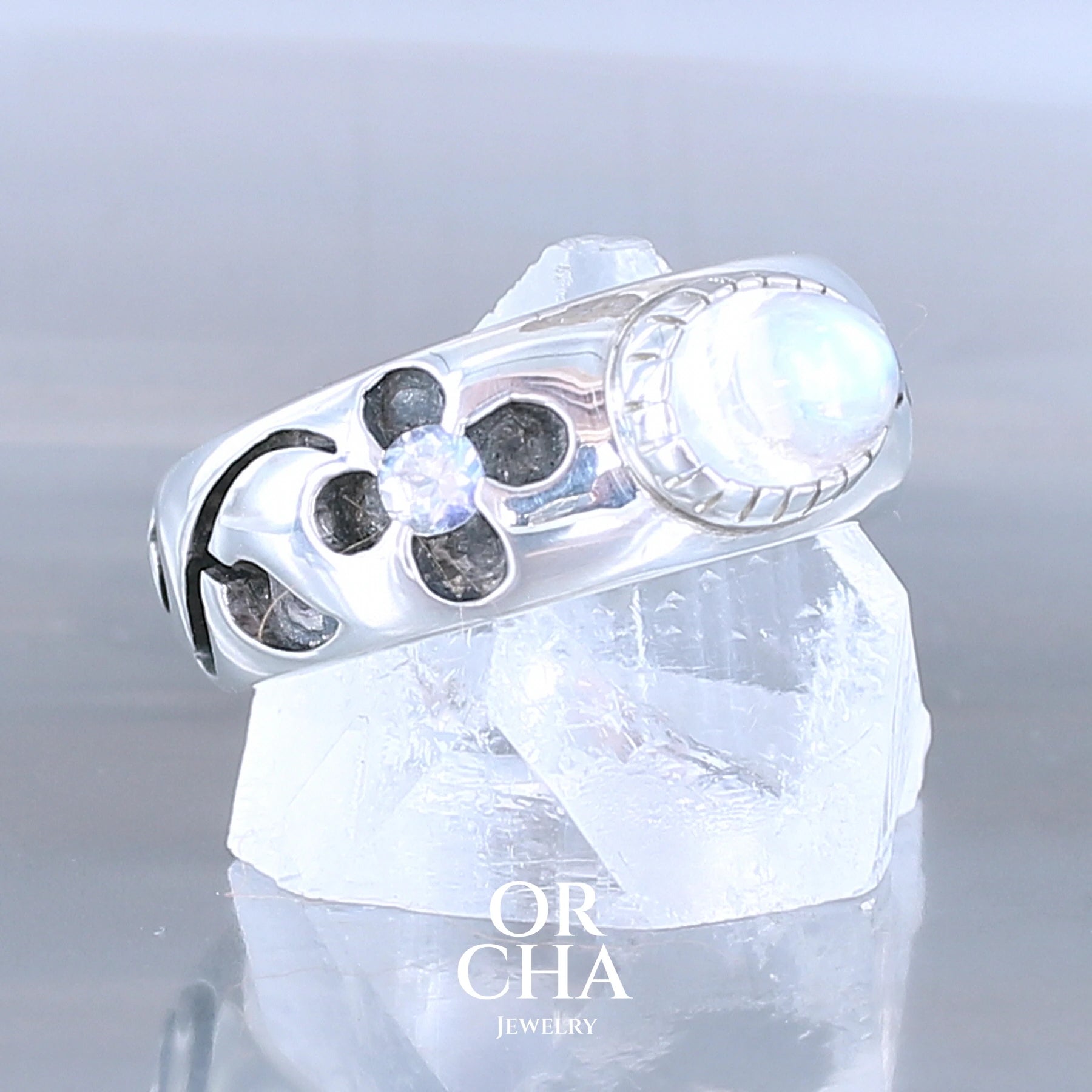 Bague en argent avec Labradorite blanche - Sauvage