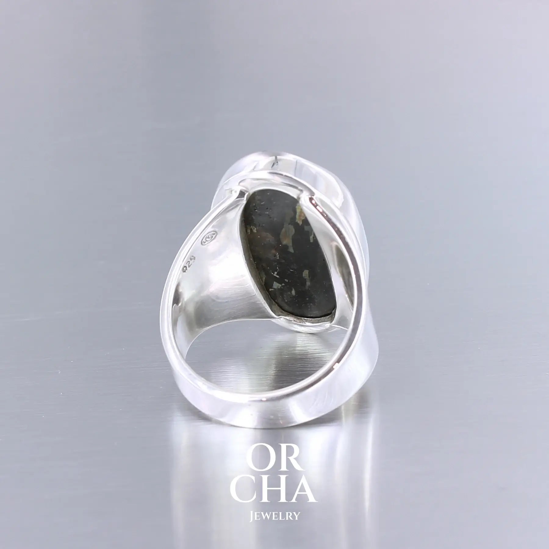 Bague en argent avec Nuumite - Orcha