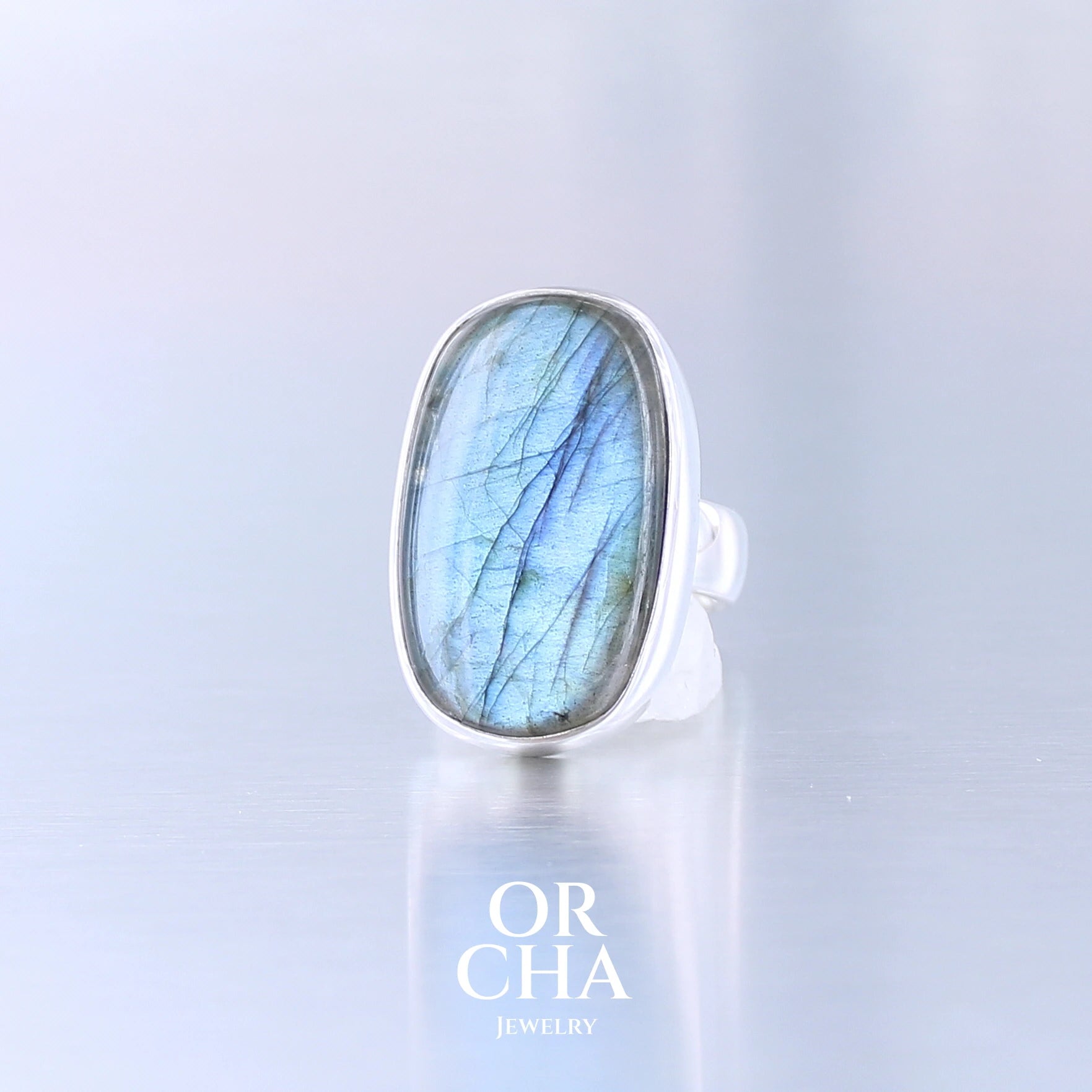 Bague rectangulaire en argent massif avec Labradorite - Essential