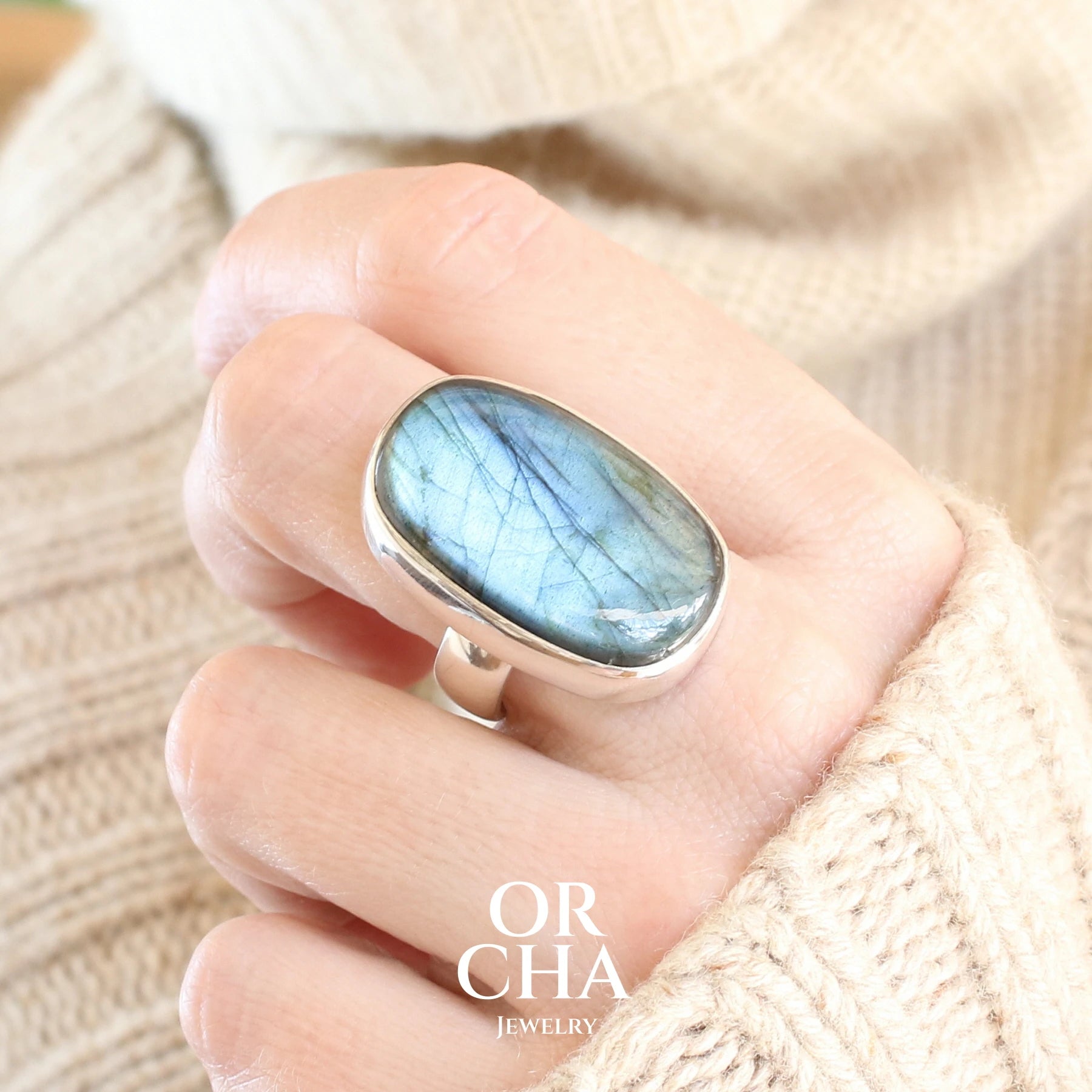 Bague rectangulaire en argent massif avec Labradorite - Essential