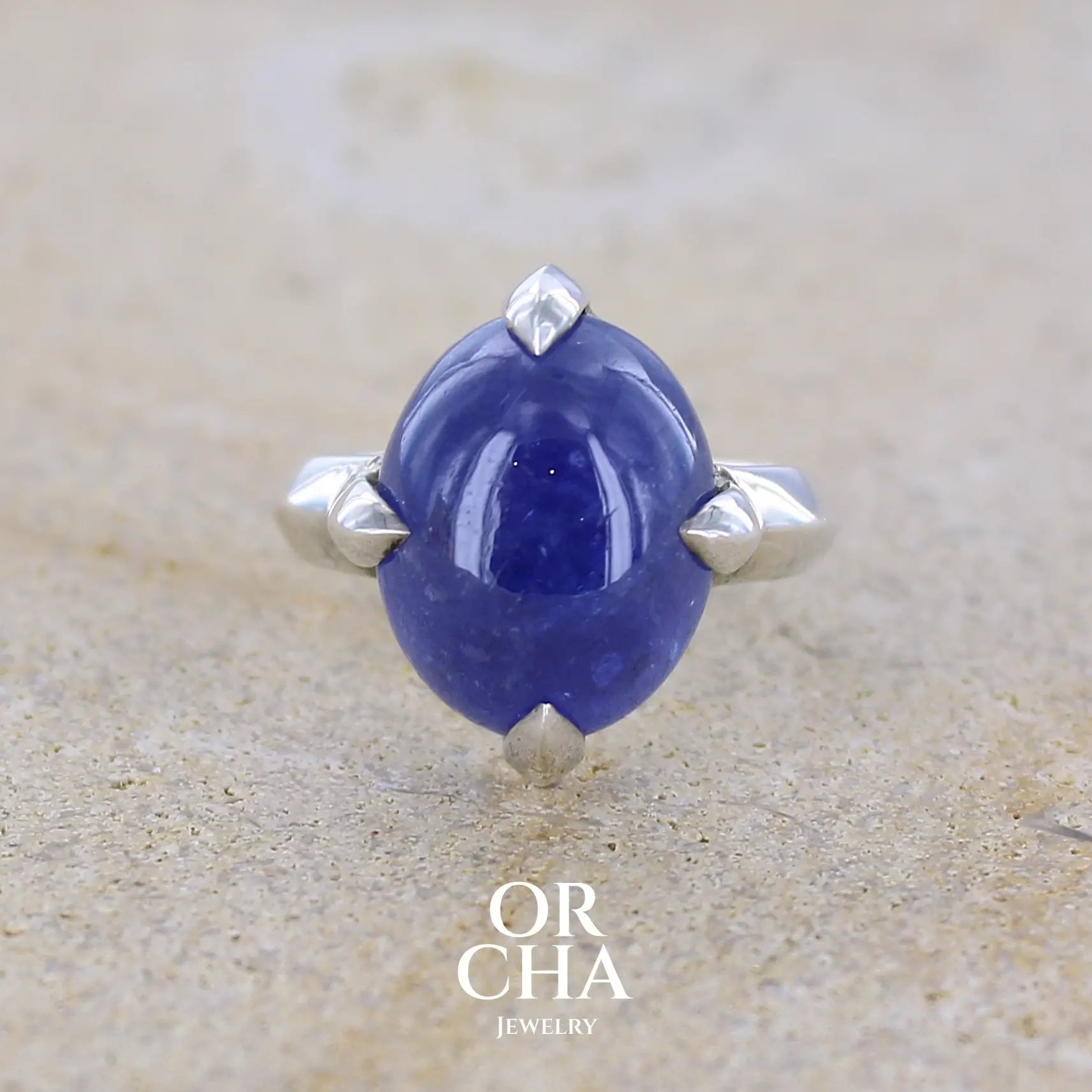 Bague tanzanite cabochon sertie griffes en argent massif — pièce unique - Sauvage