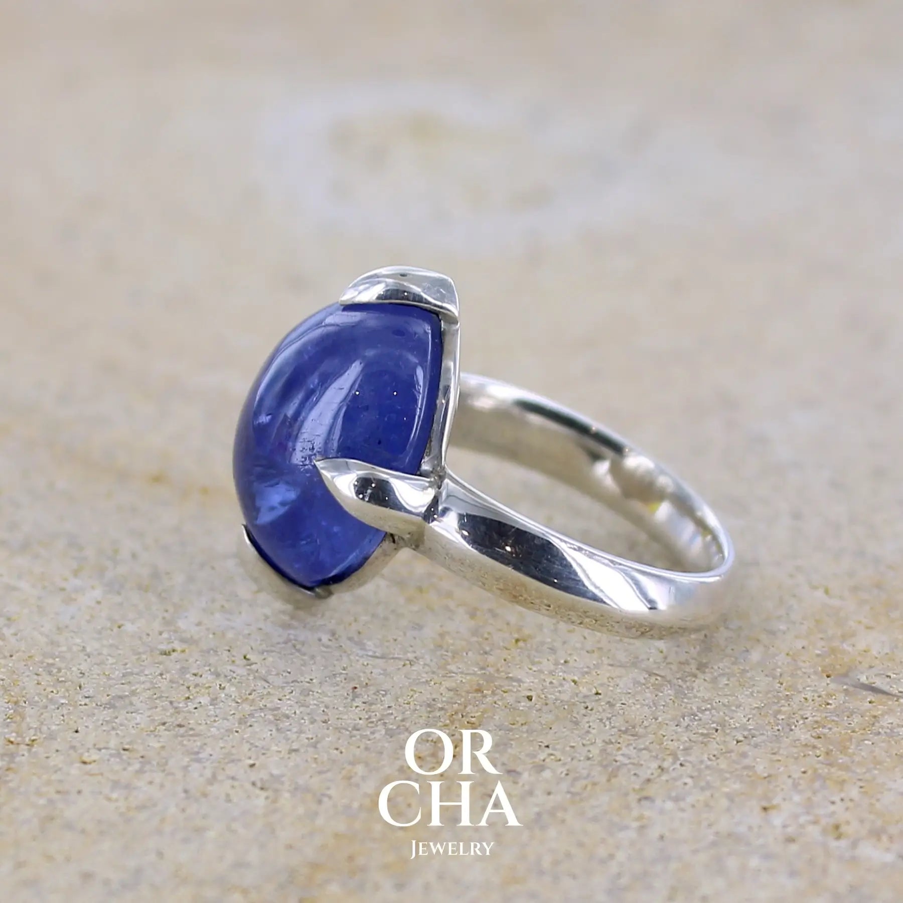 Bague tanzanite cabochon sertie griffes en argent massif — pièce unique - Sauvage