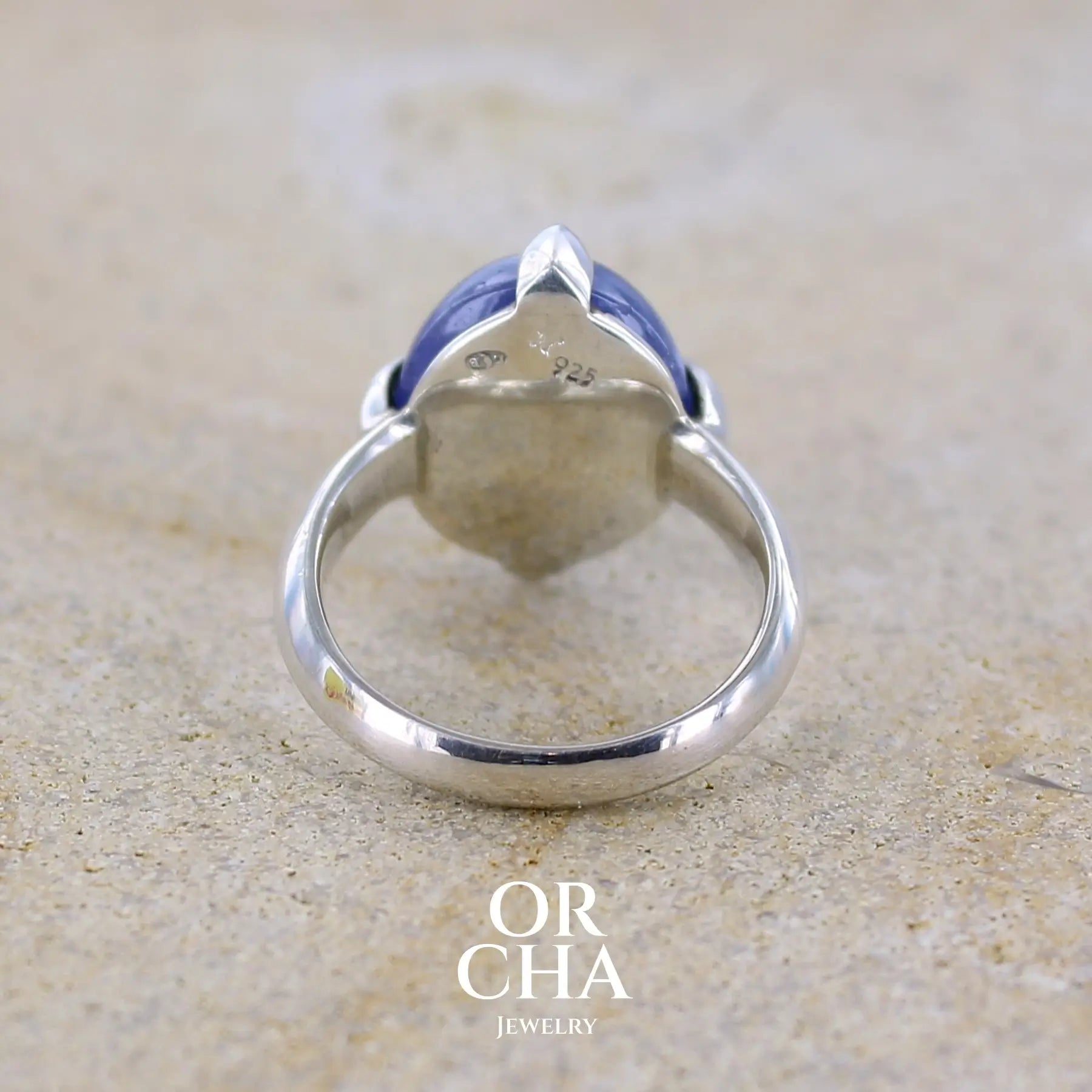 Bague tanzanite cabochon sertie griffes en argent massif — pièce unique - Sauvage