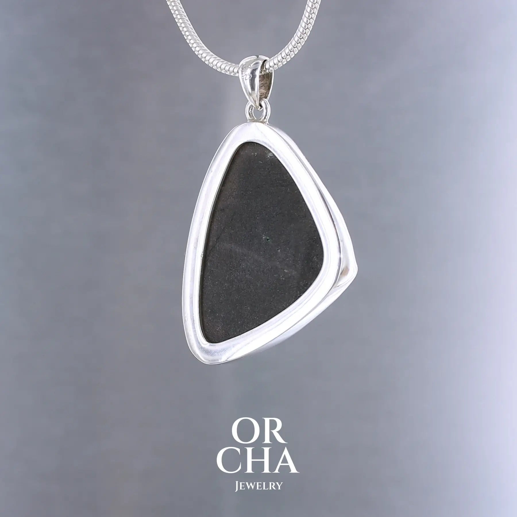 Pendentif scintillant en argent massif avec Uvarovite - Essential