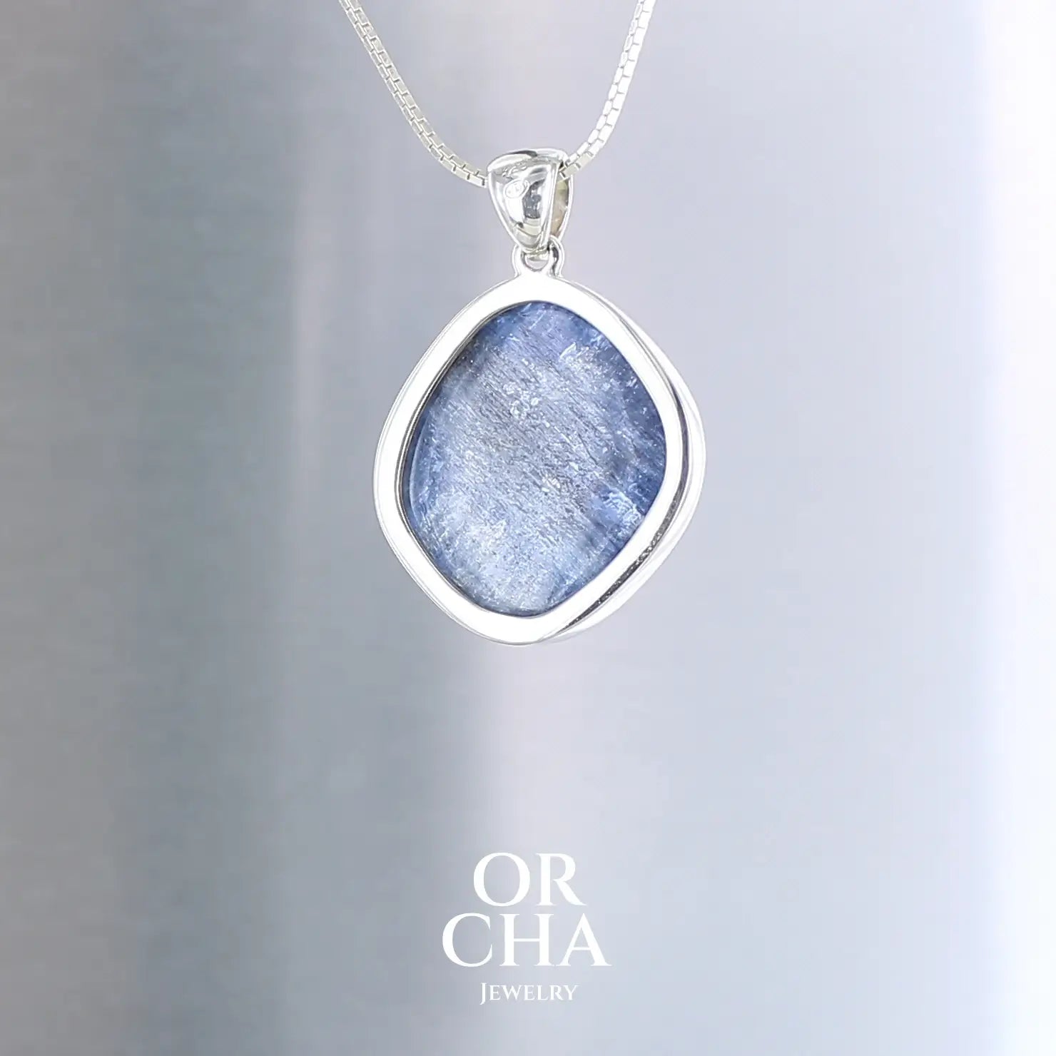 Pendentif en argent avec Cyanite - Essential