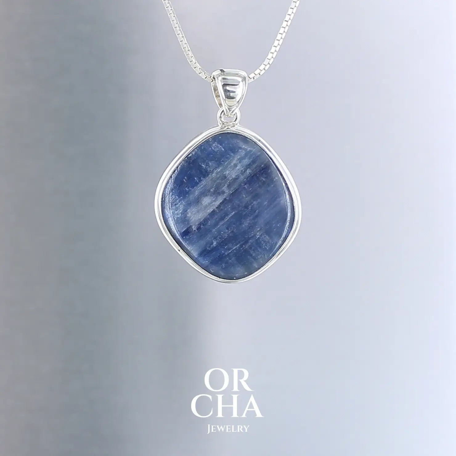 Pendentif en argent avec Cyanite - Essential