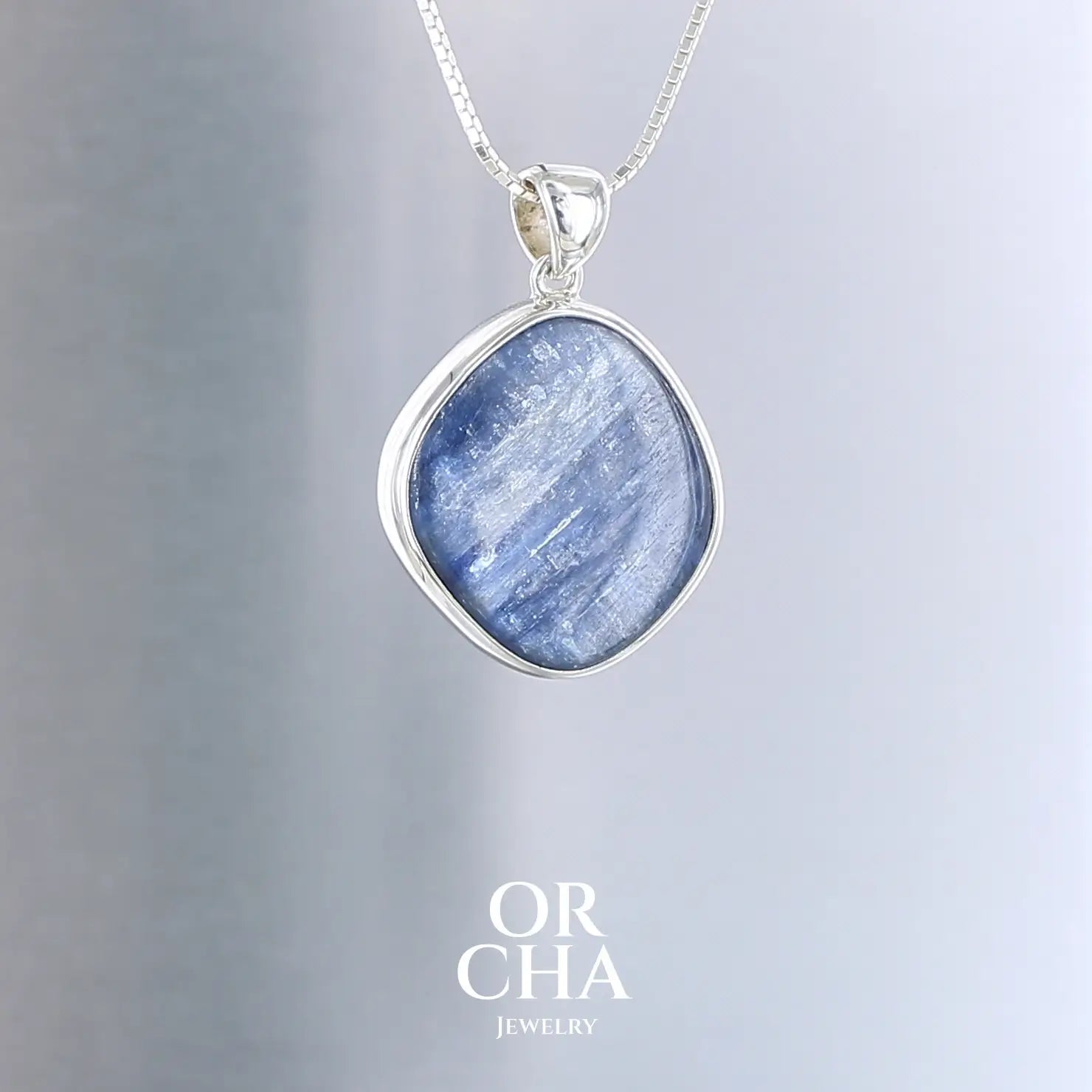Pendentif en argent avec Cyanite - Essential