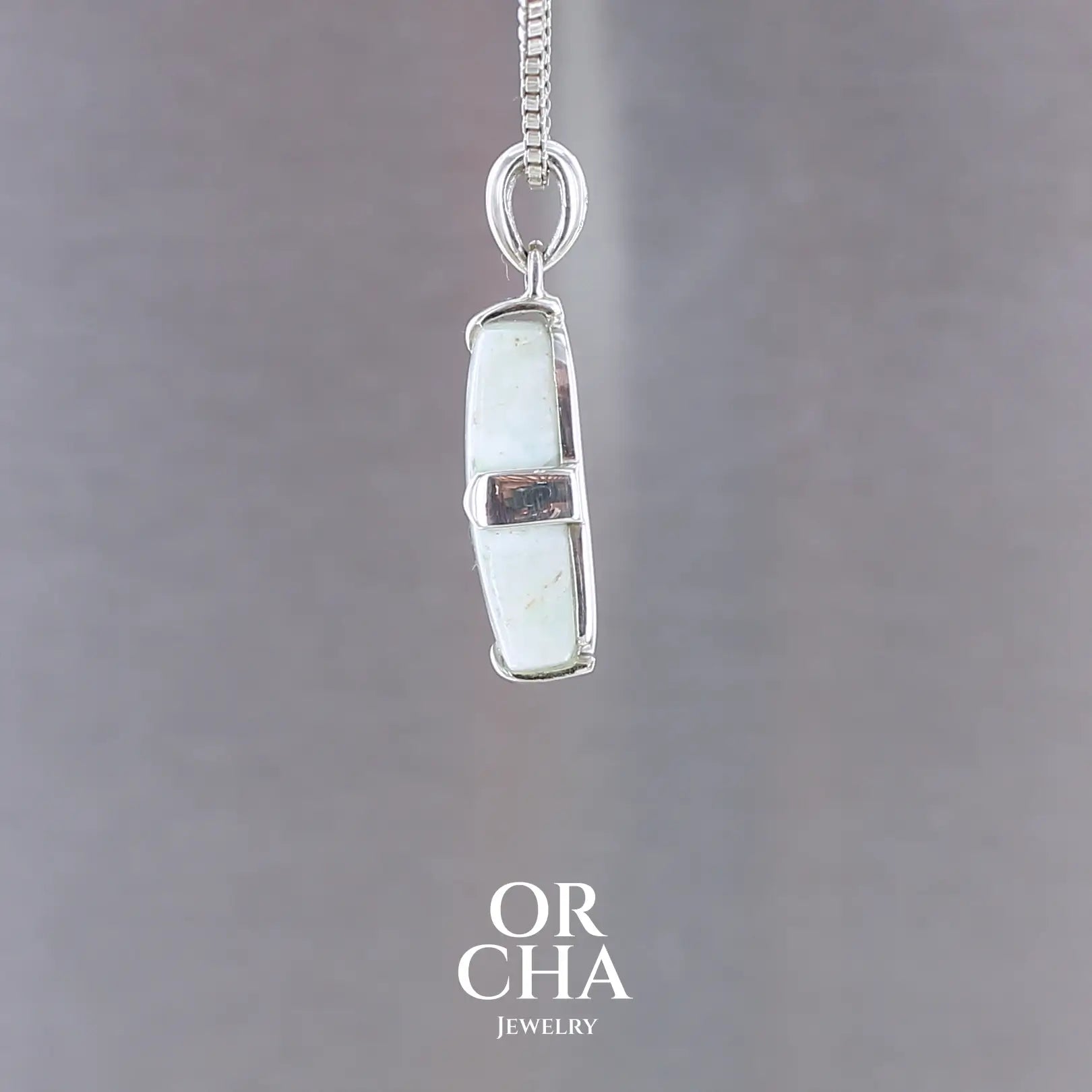 Pendentif en argent avec Opale bleue - Essential