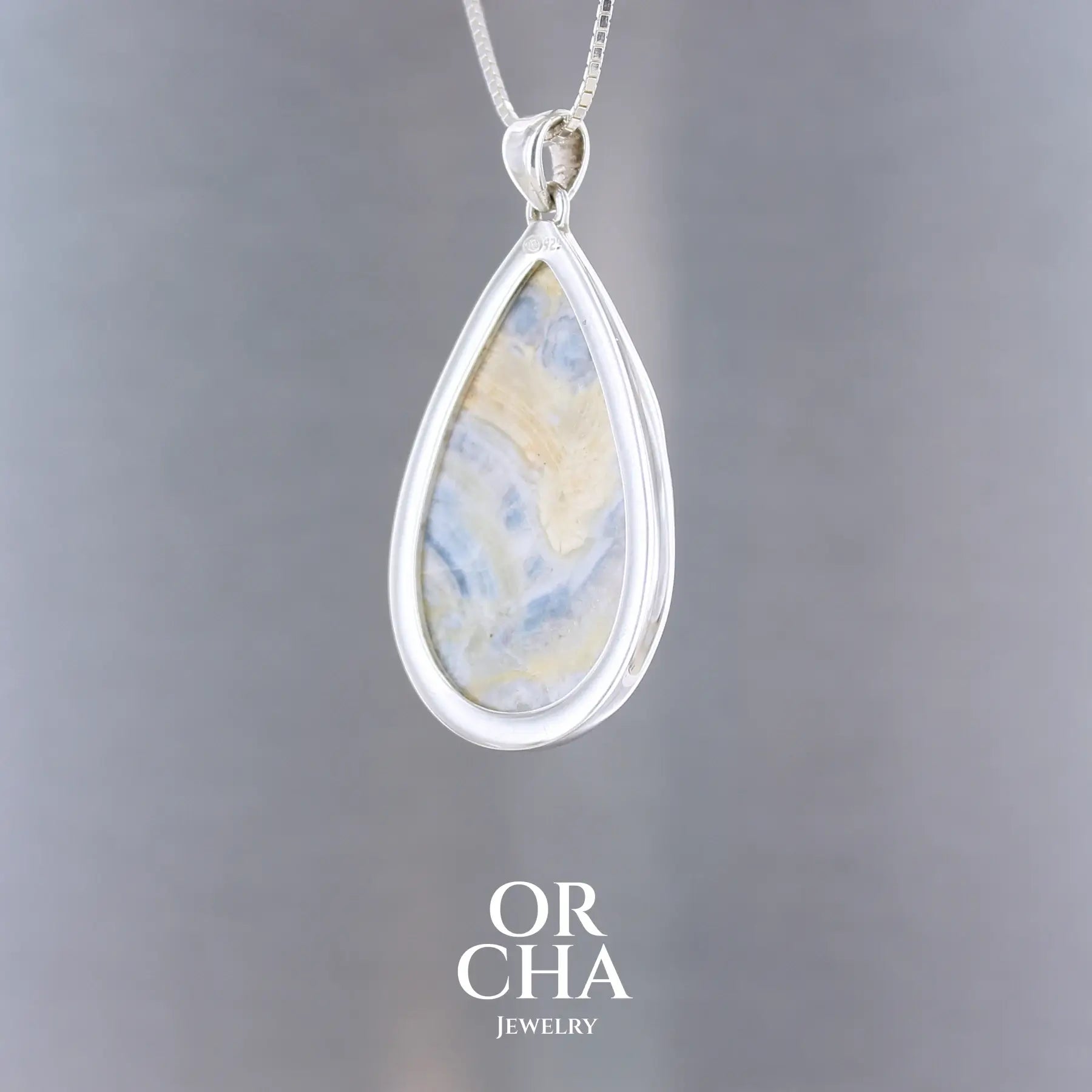 Pendentif en argent avec Scheelite - Orcha