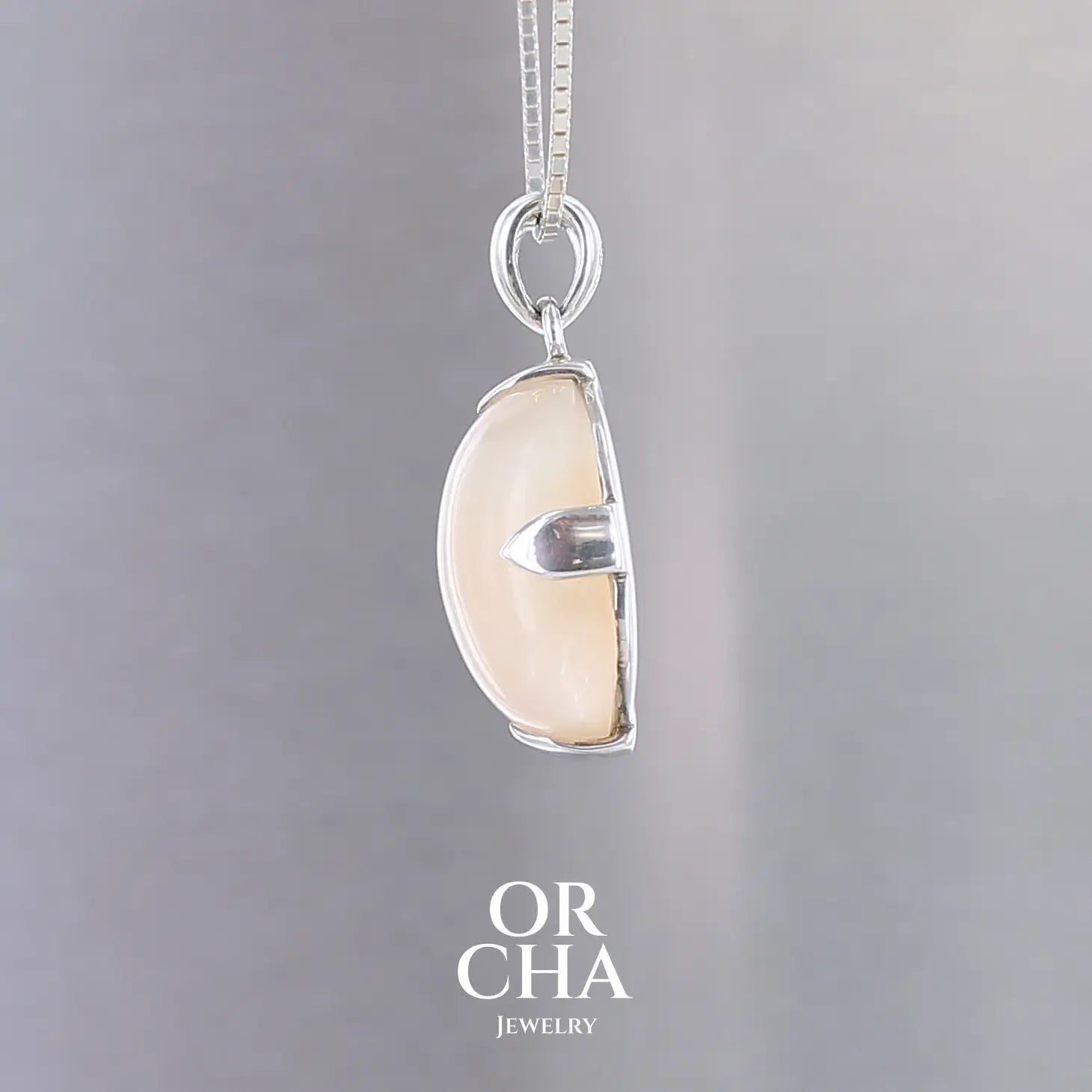 Pendentif en argent avec Pierre de lune - Essential
