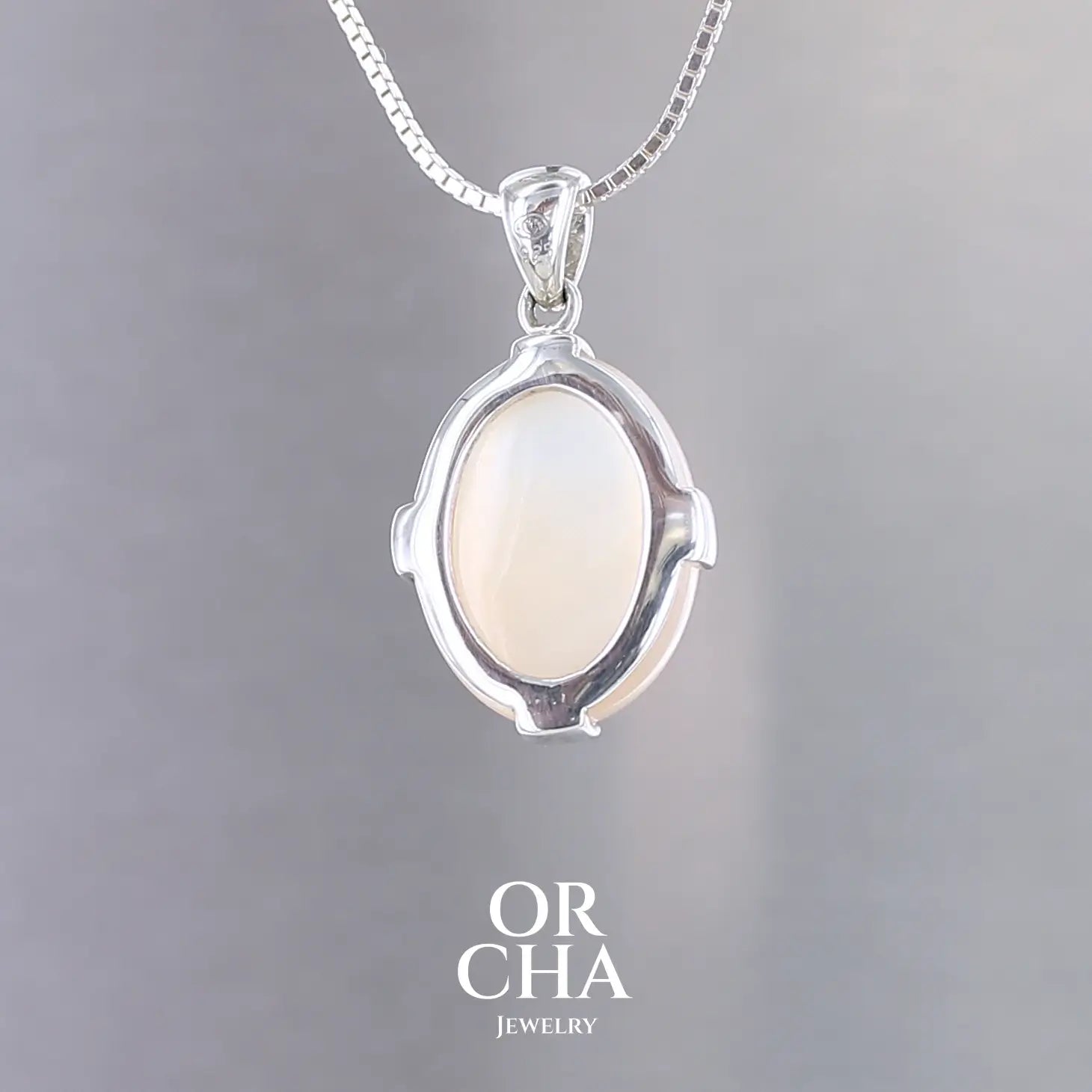 Pendentif en argent avec Pierre de lune - Essential