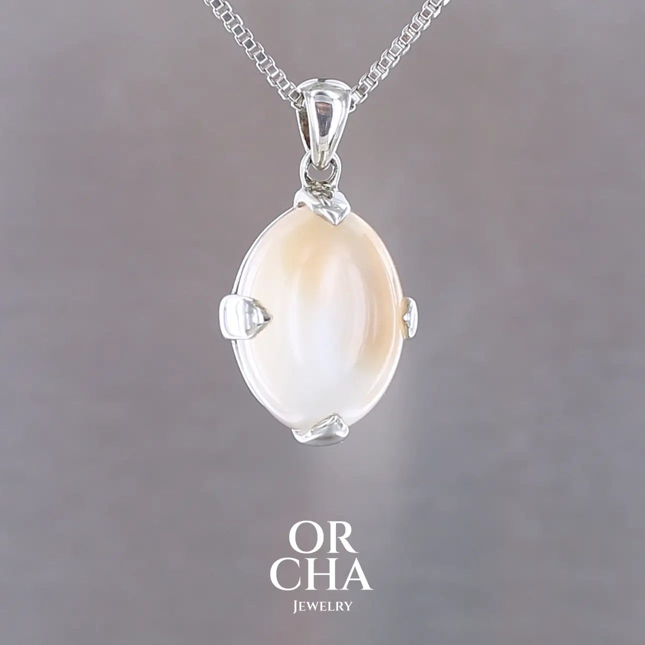 Pendentif en argent avec Pierre de lune - Essential