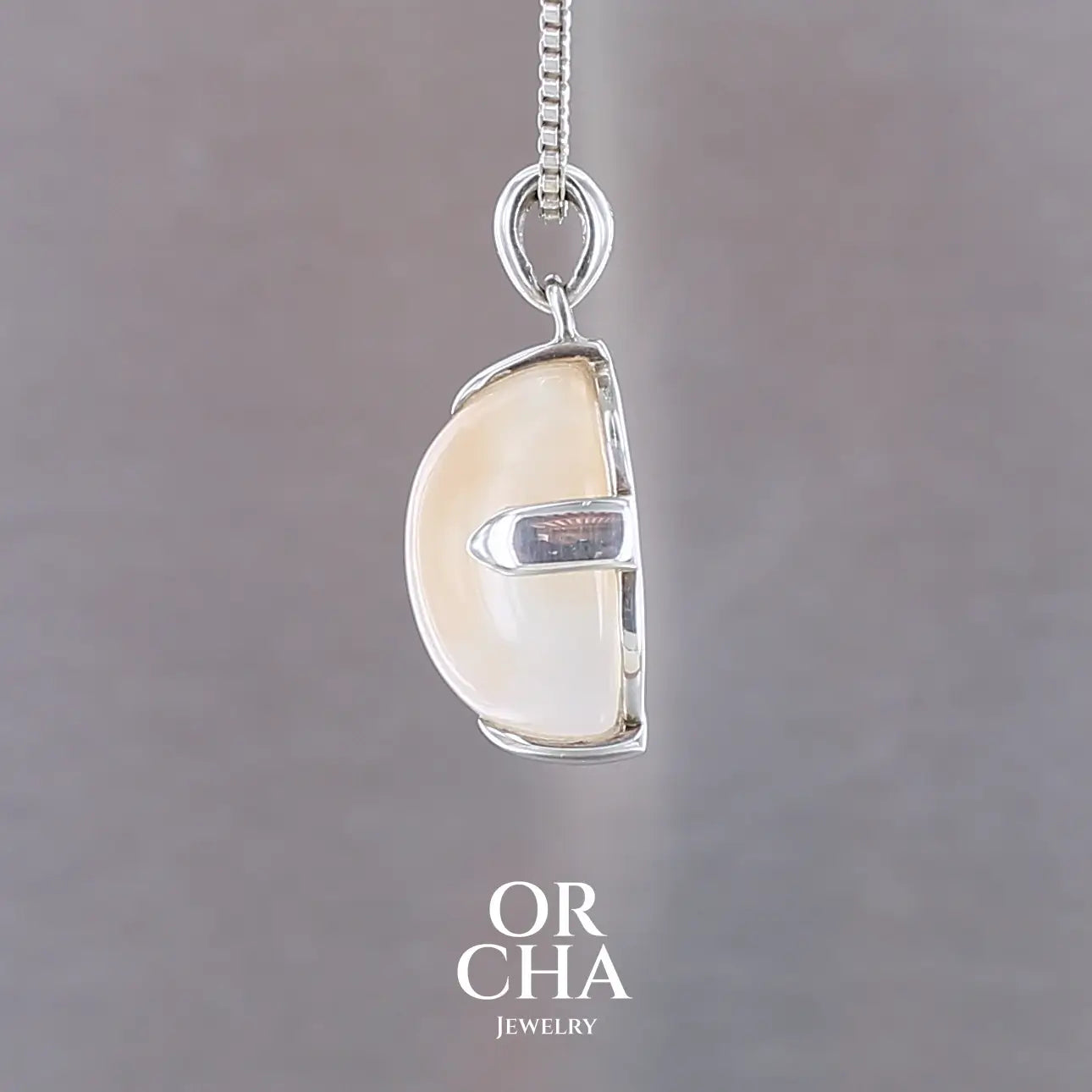 Pendentif en argent avec Pierre de lune - Essential