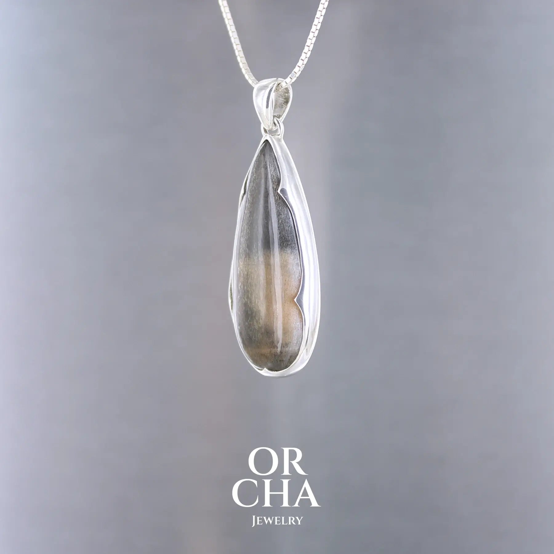Pendentif en argent avec pierre de soleil noire - Orcha
