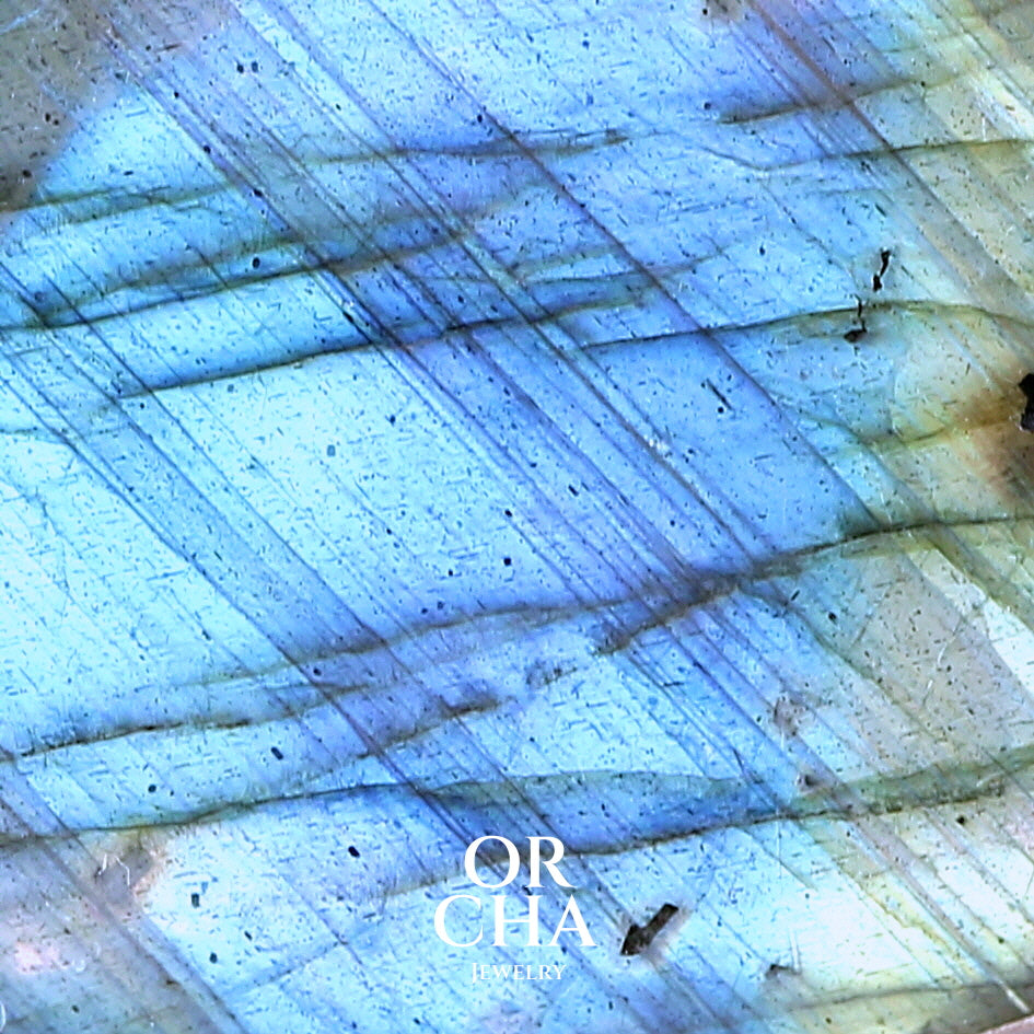 Labradorite pierre brute aux reflets bleus et verts — Orcha Jewelry