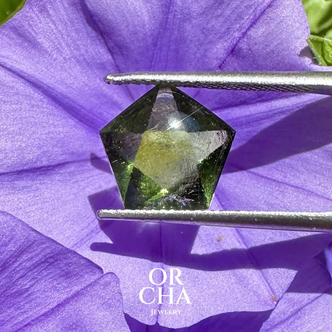 La moldavite — ce que la science dit du verre venu du ciel