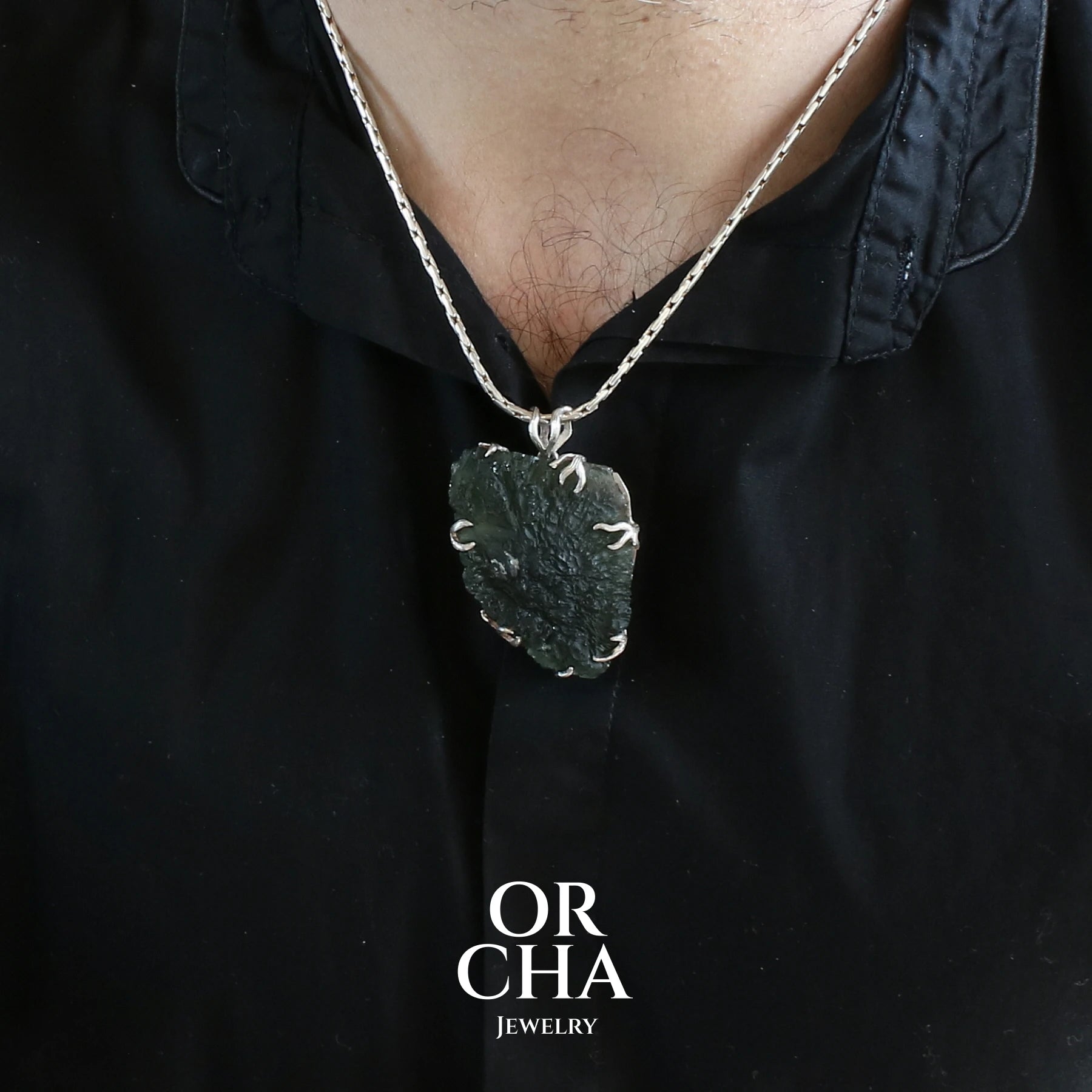 Pendentif en argent avec Moldavite brute - Sauvage