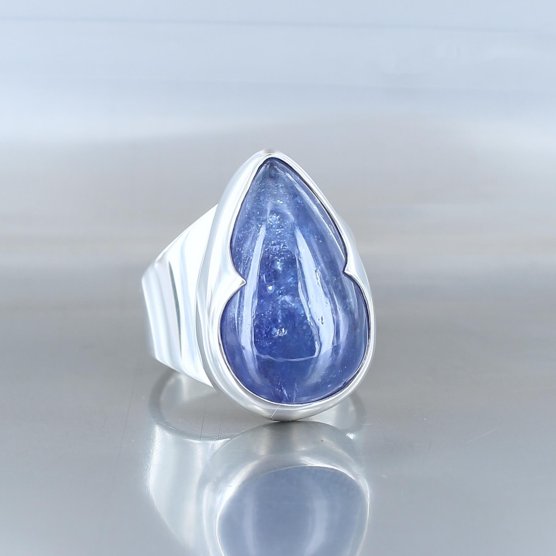 grande bague anneau en argent massif et tanzanite cabochon