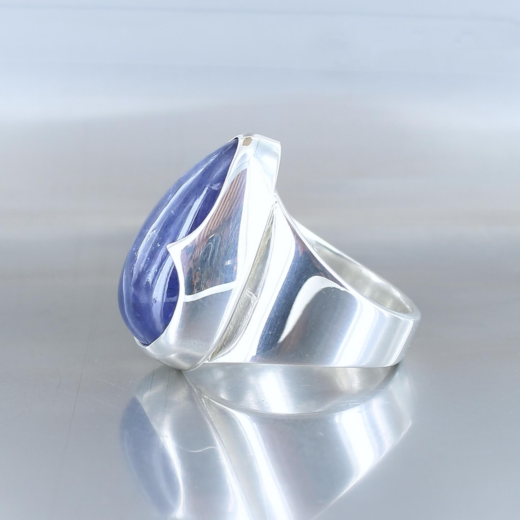 grande bague anneau en argent massif et tanzanite cabochon