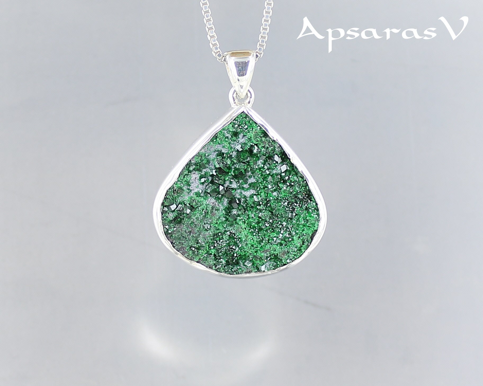 Pendentif en argent massif avec Uvarovite - Essential