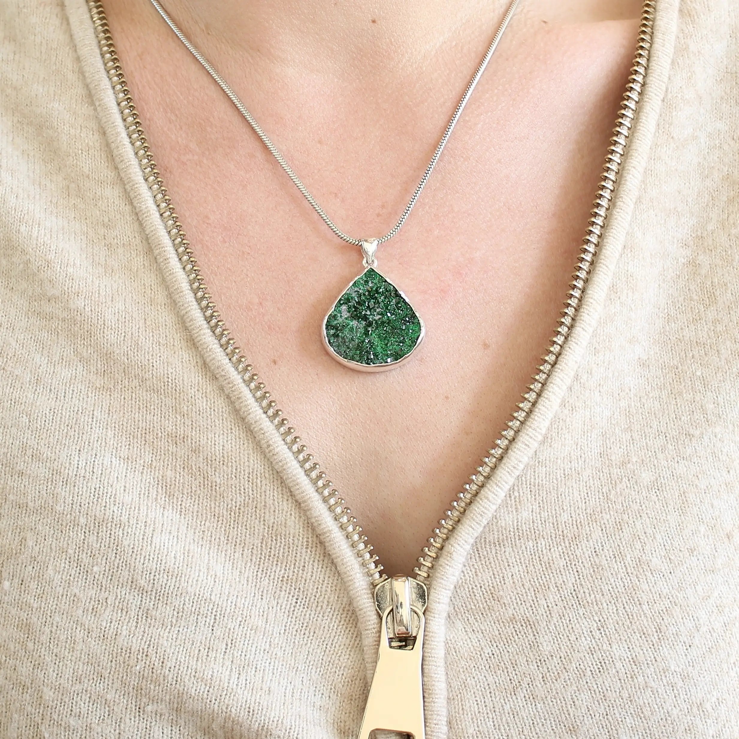 Pendentif en argent massif avec Uvarovite - Essential