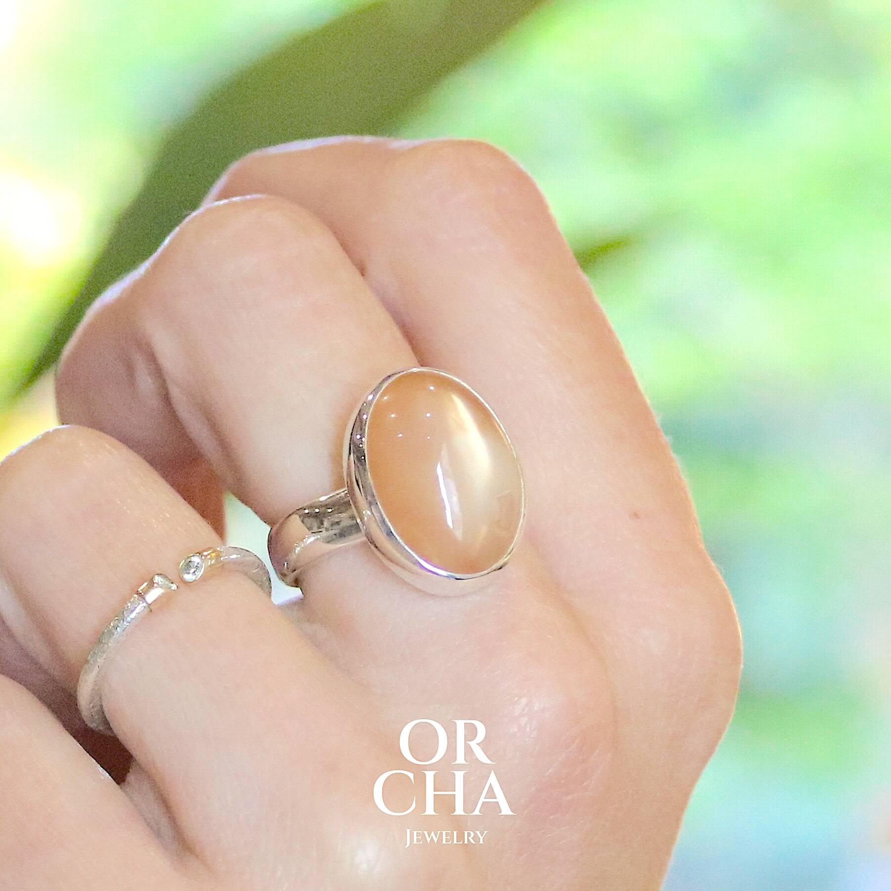 Bague en argent avec Pierre de lune - Essential