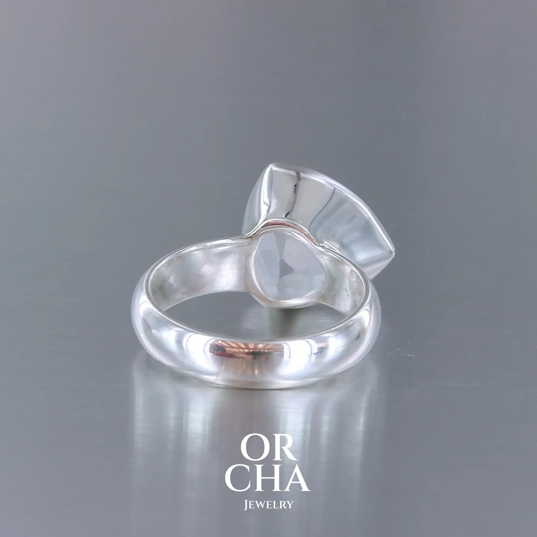 Bague en argent avec Cristal de roche fleur de vie  - Essential