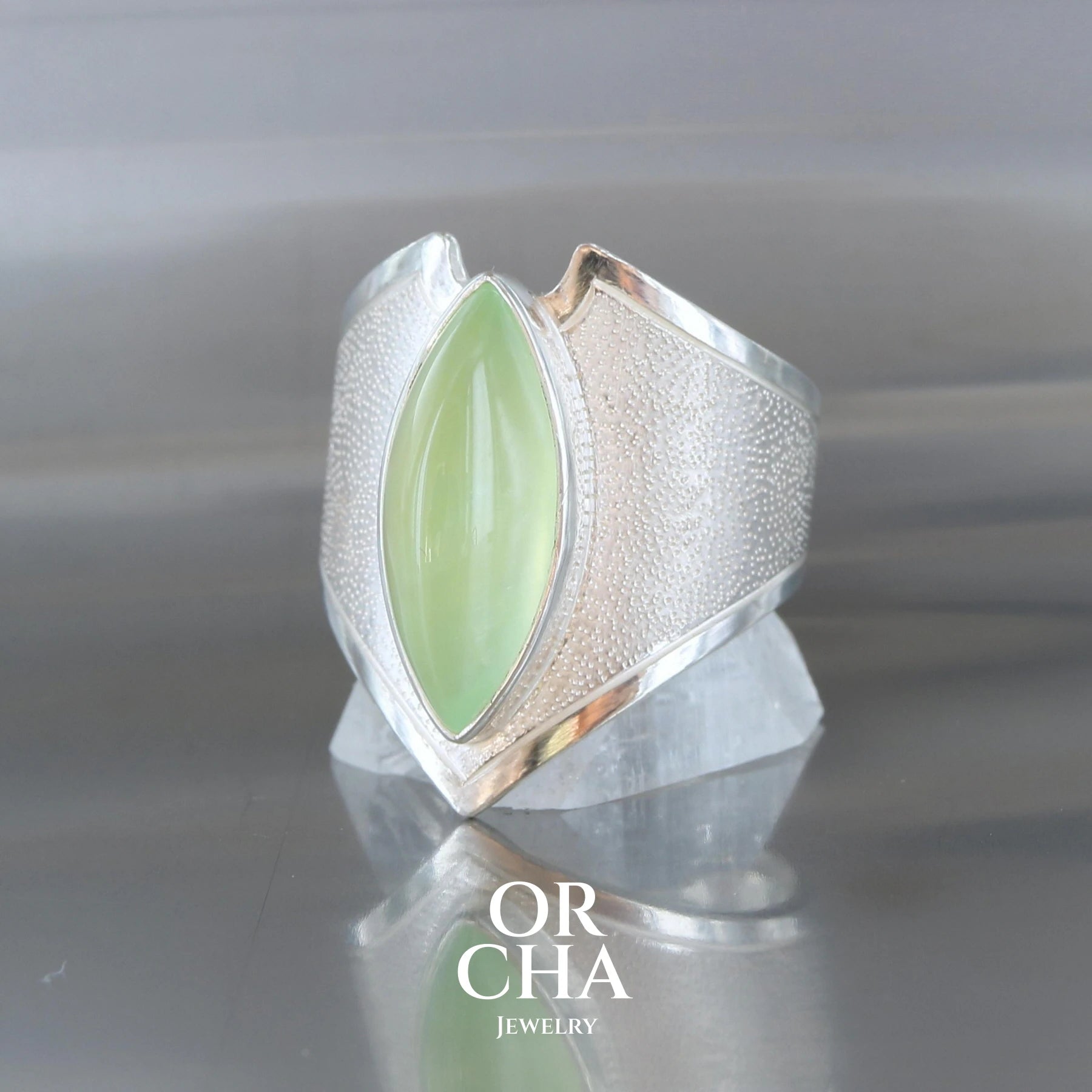 Silver Ring with Prehnite - Bastet